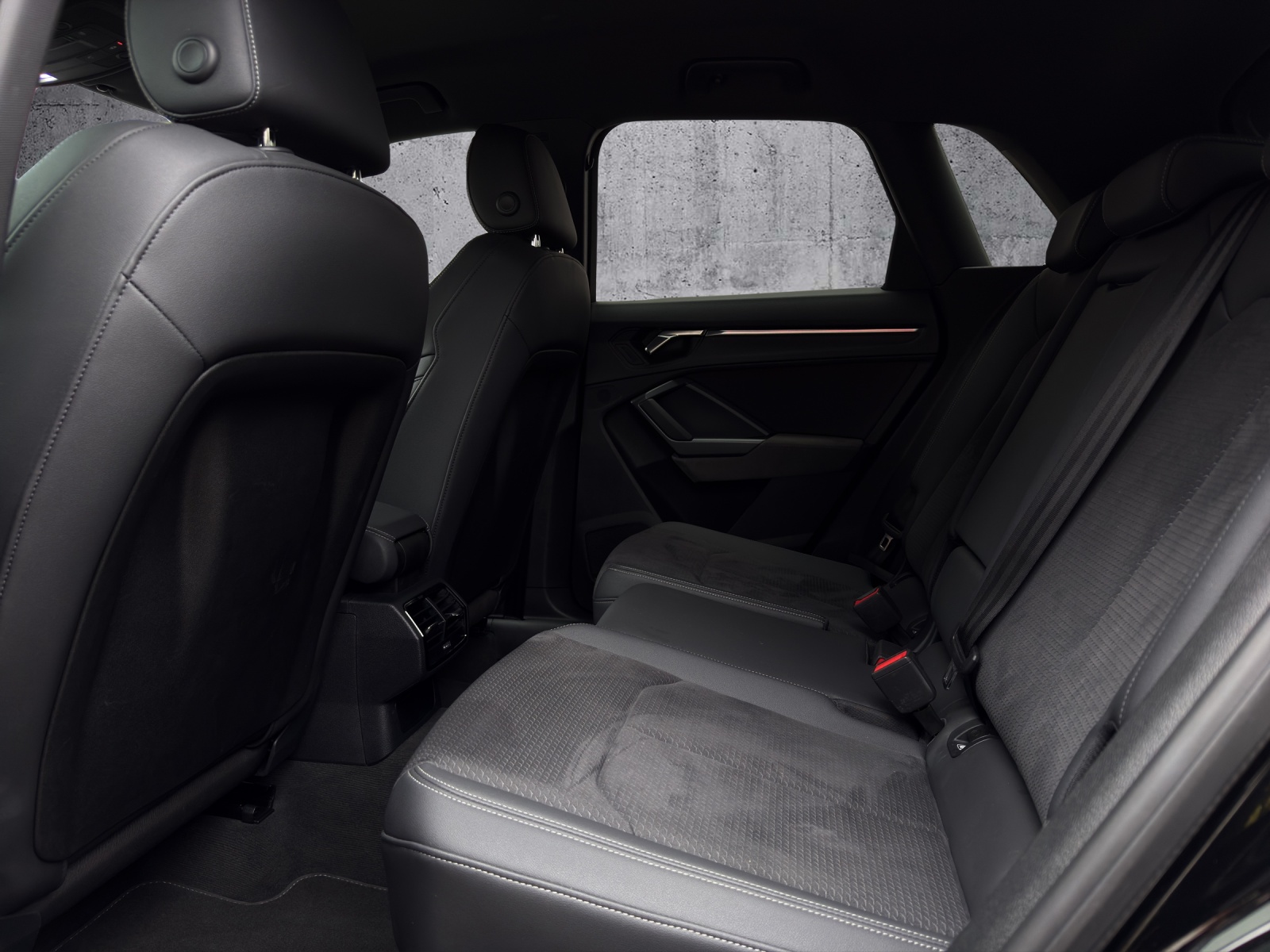 AUDI Q3 40 TDI S line quattro S-tronic *CH-Fahrzeug*-image-8