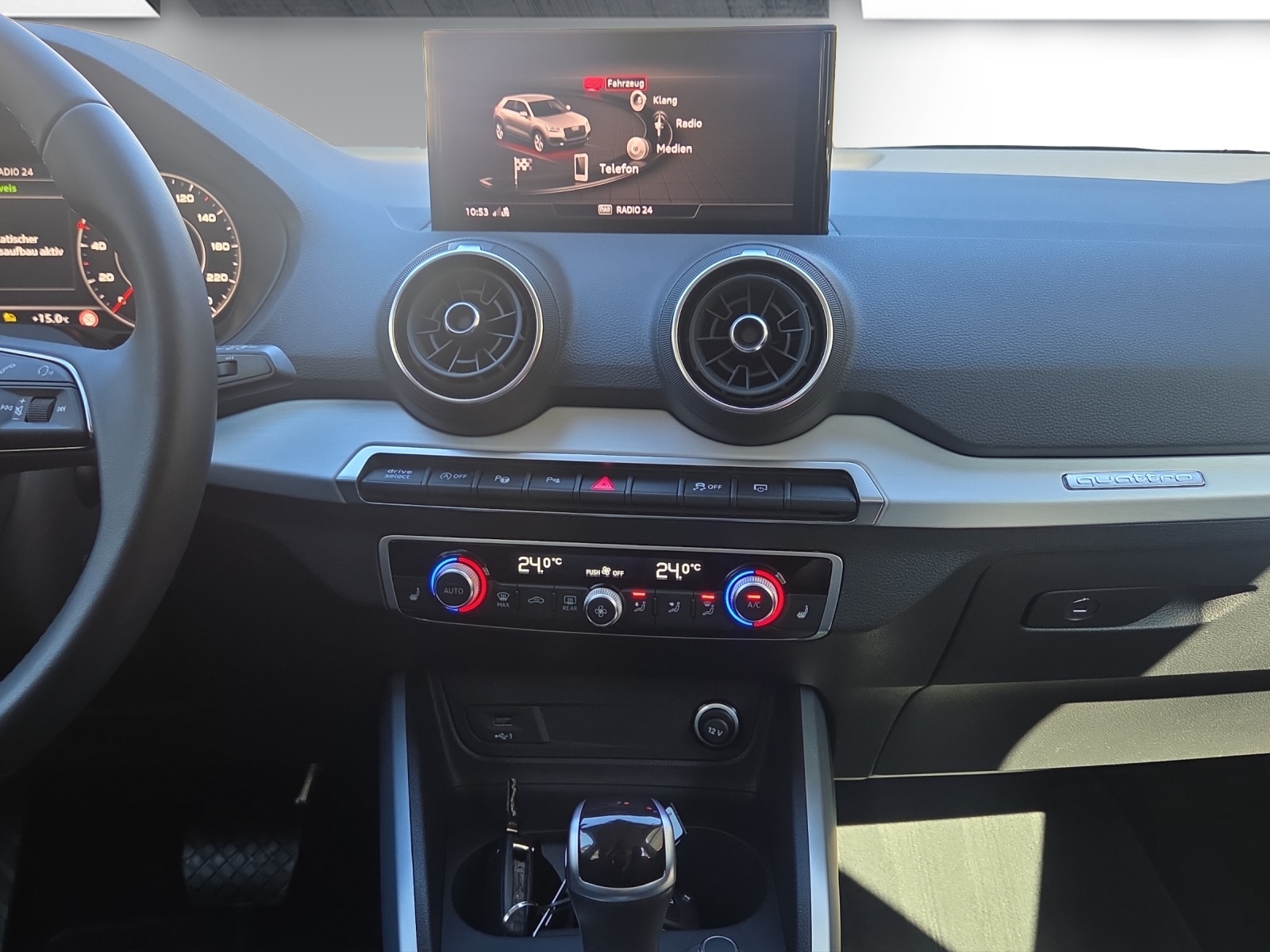 AUDI Q2 40 TFSI Attraction quattro S-tronic-image-12