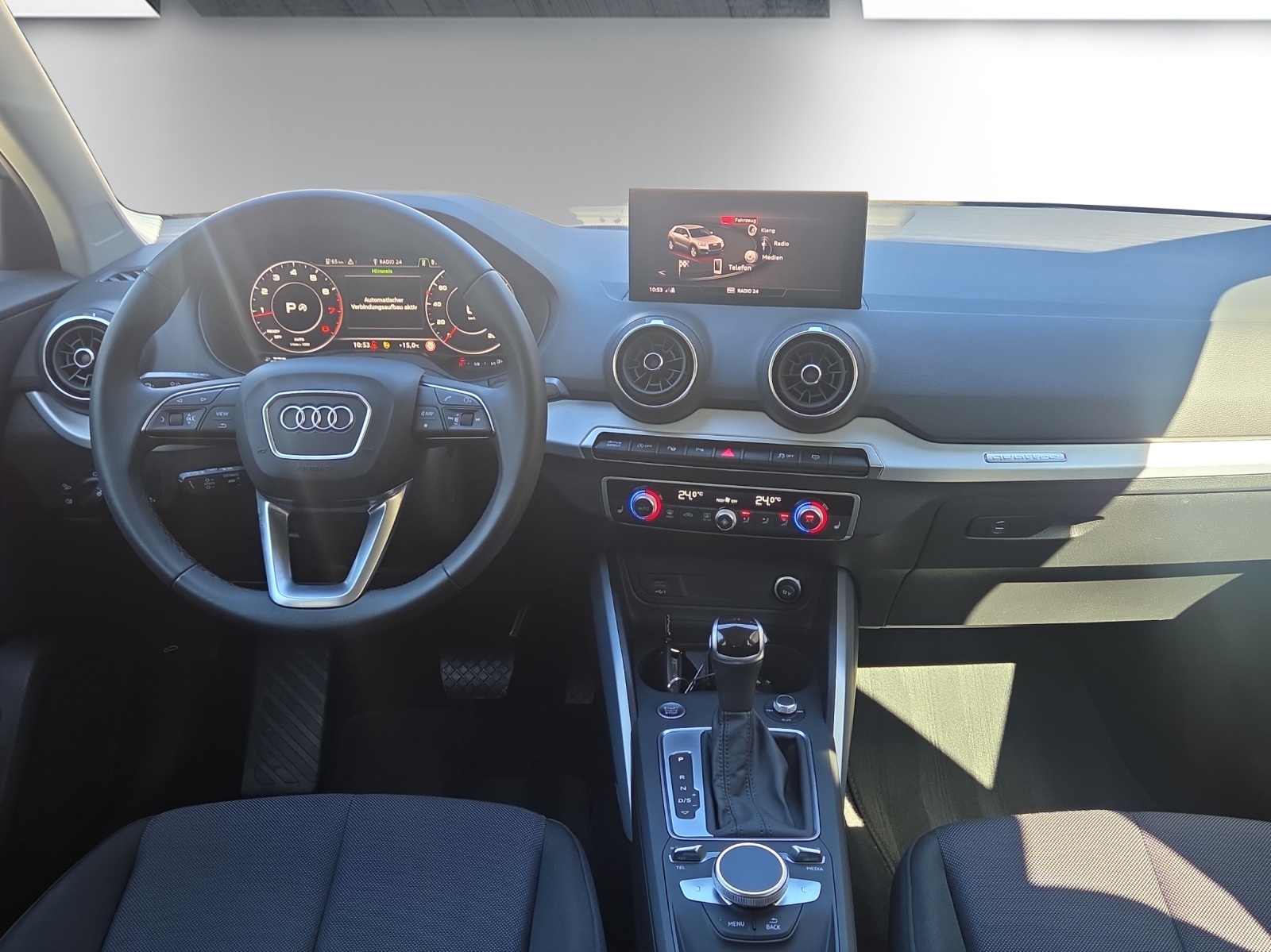 AUDI Q2 40 TFSI Attraction quattro S-tronic-image-9