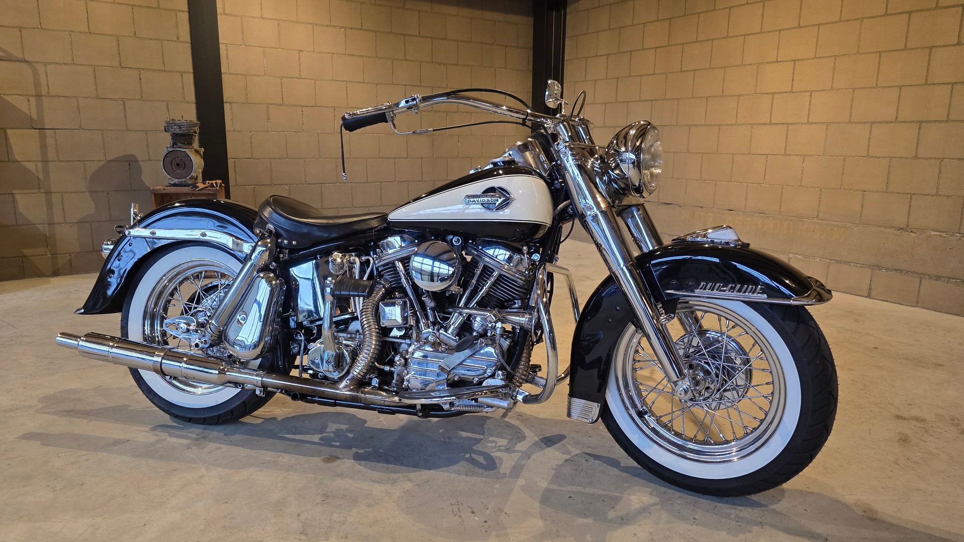 HARLEY-DAVIDSON Duo Glide Pan Head-image-2