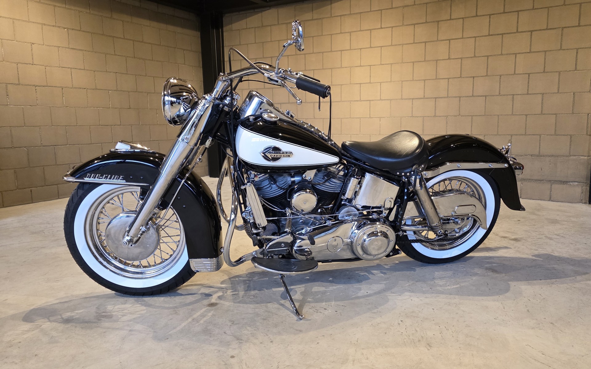 HARLEY-DAVIDSON Duo Glide Pan Head