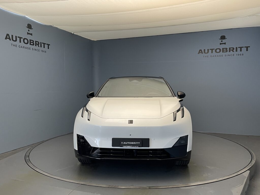 LYNK & CO 02 More-showroom-element-1