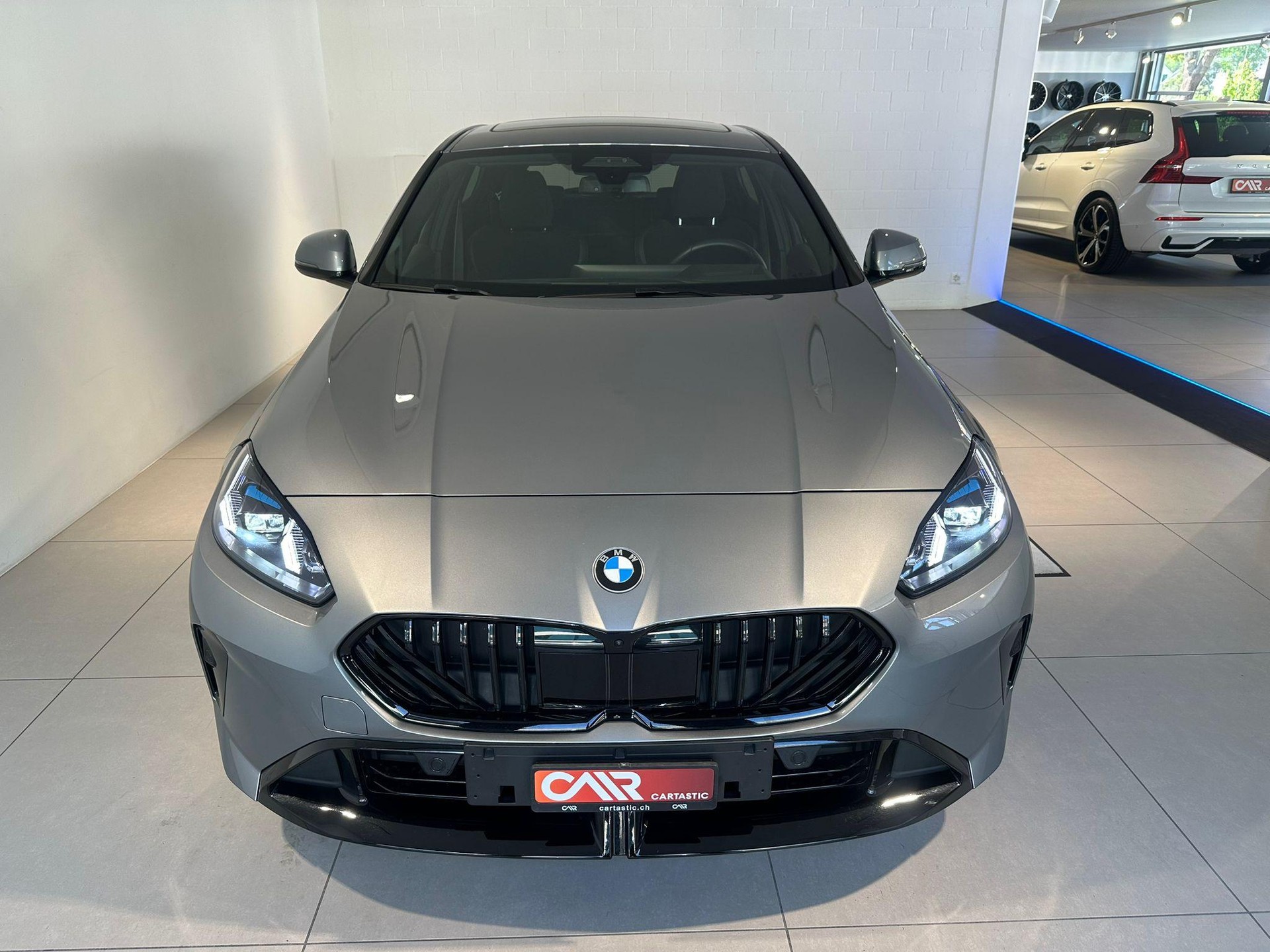 BMW 120d M-Sport Pro-showroom-element-1