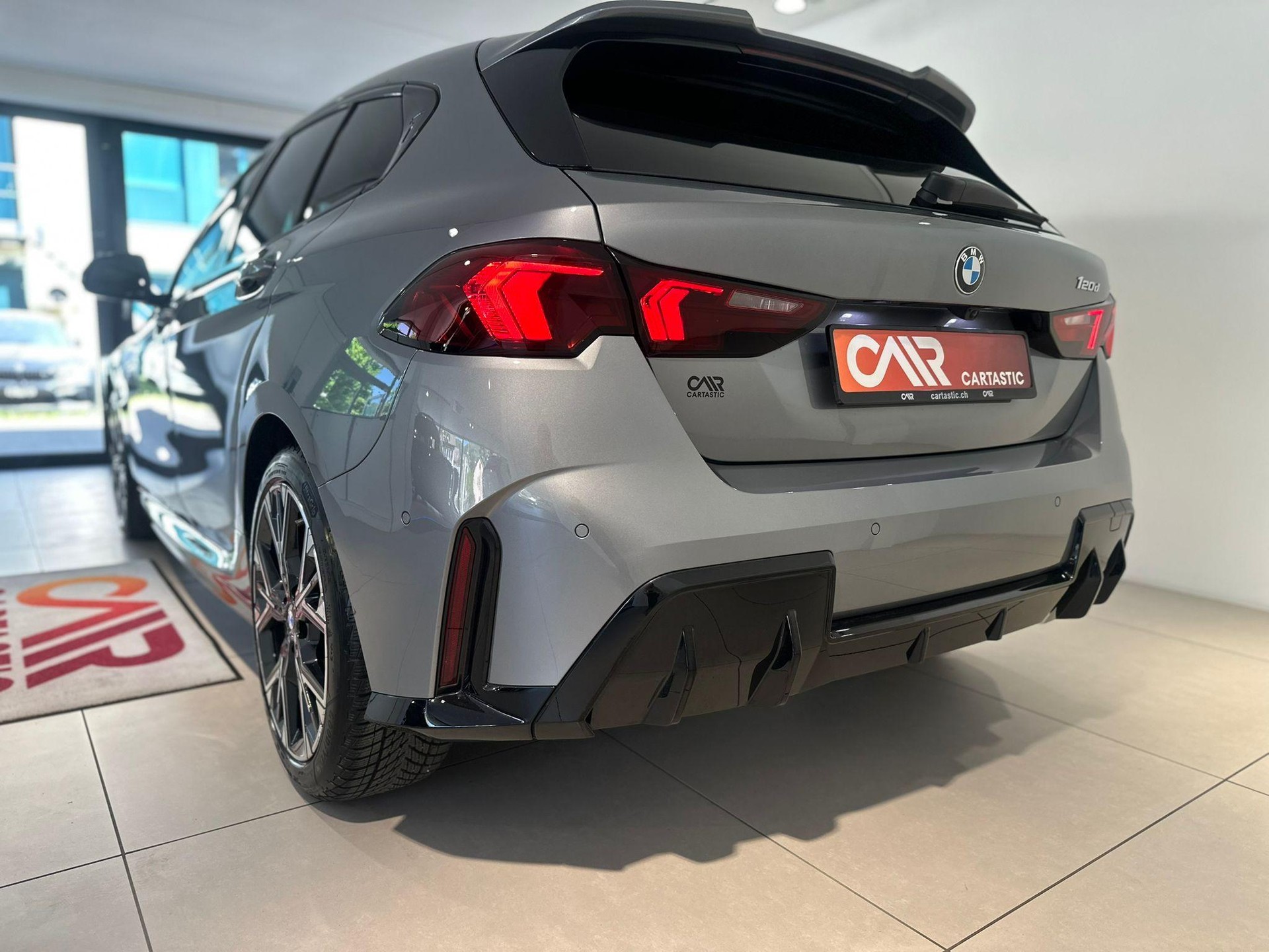 BMW 120d M-Sport Pro-showroom-element-3