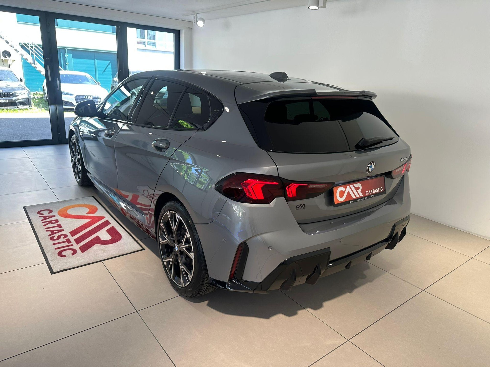 BMW 120d M-Sport Pro-showroom-element-2