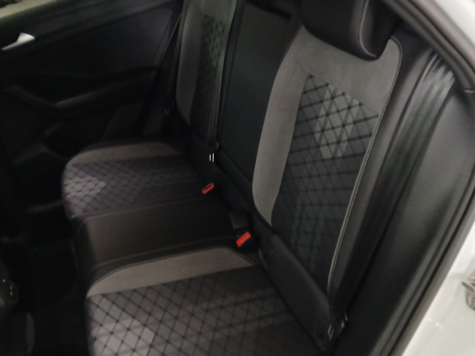 VW T-Roc 2.0 TSI R-Line DSG 4Motion-image-11