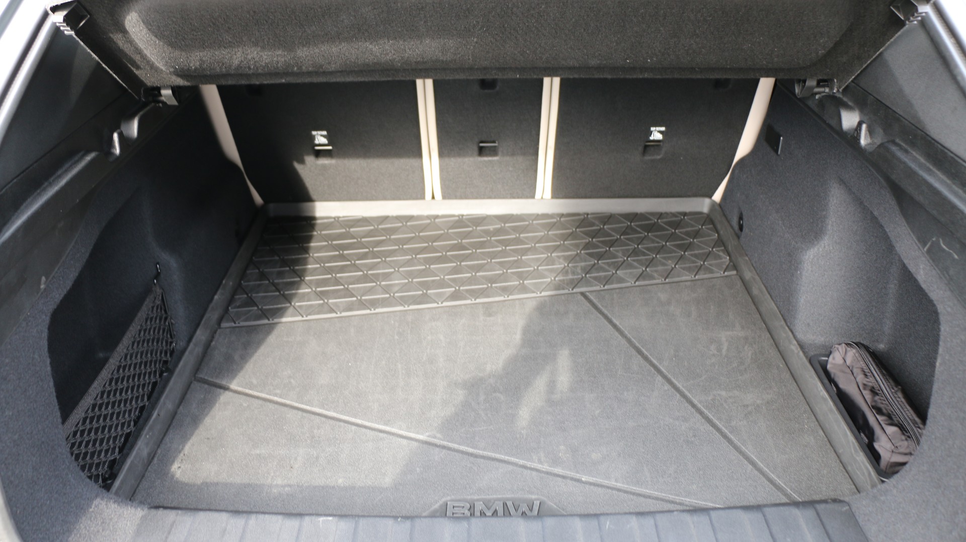 BMW iX2 xDrive 30 M Sport-image-15