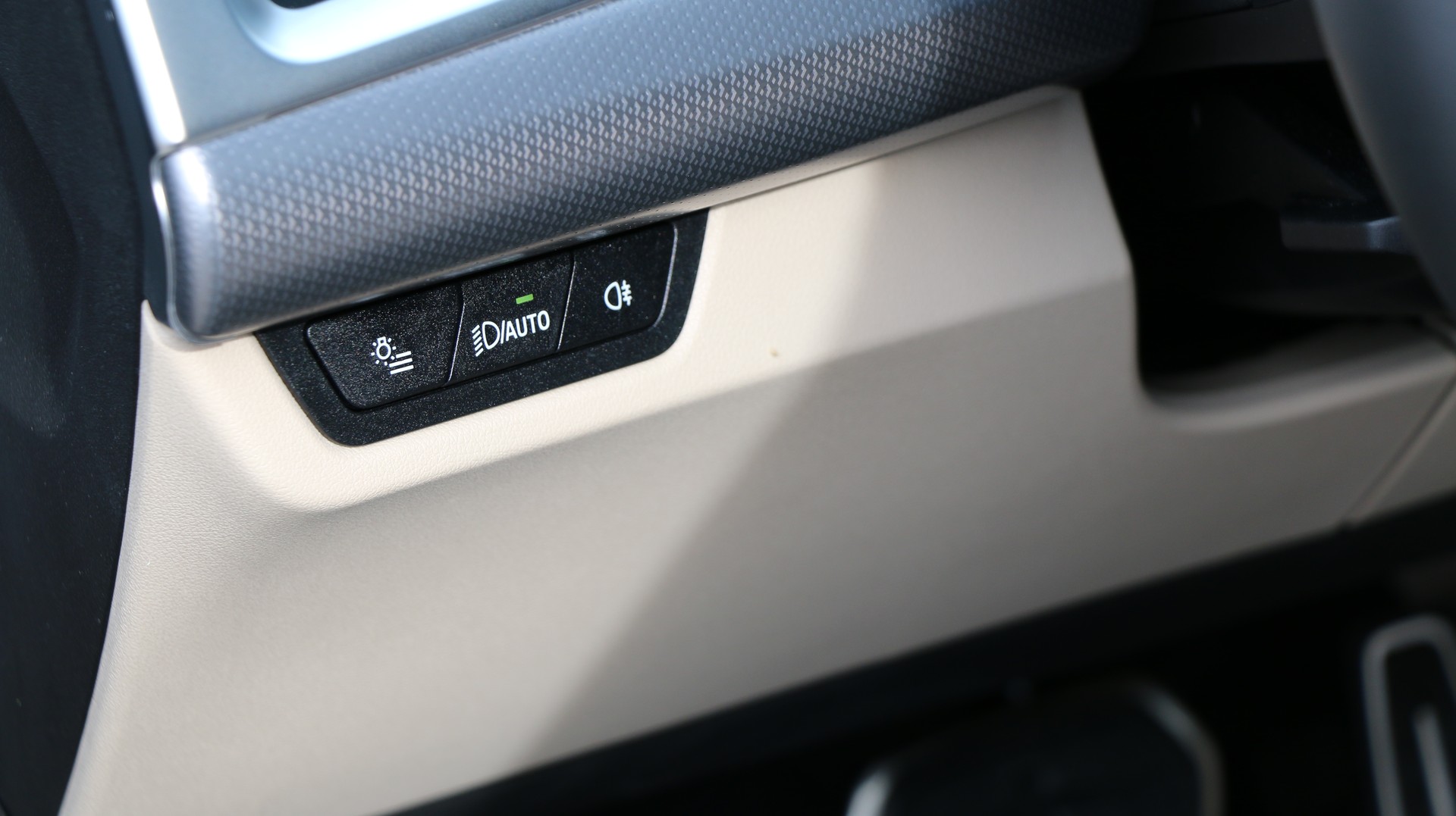 BMW iX2 xDrive 30 M Sport-image-10