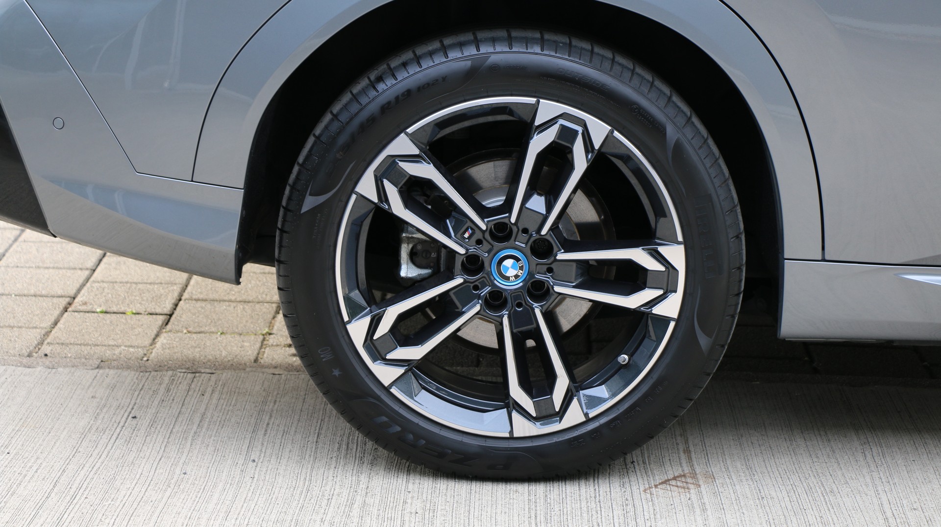 BMW iX2 xDrive 30 M Sport-image-33