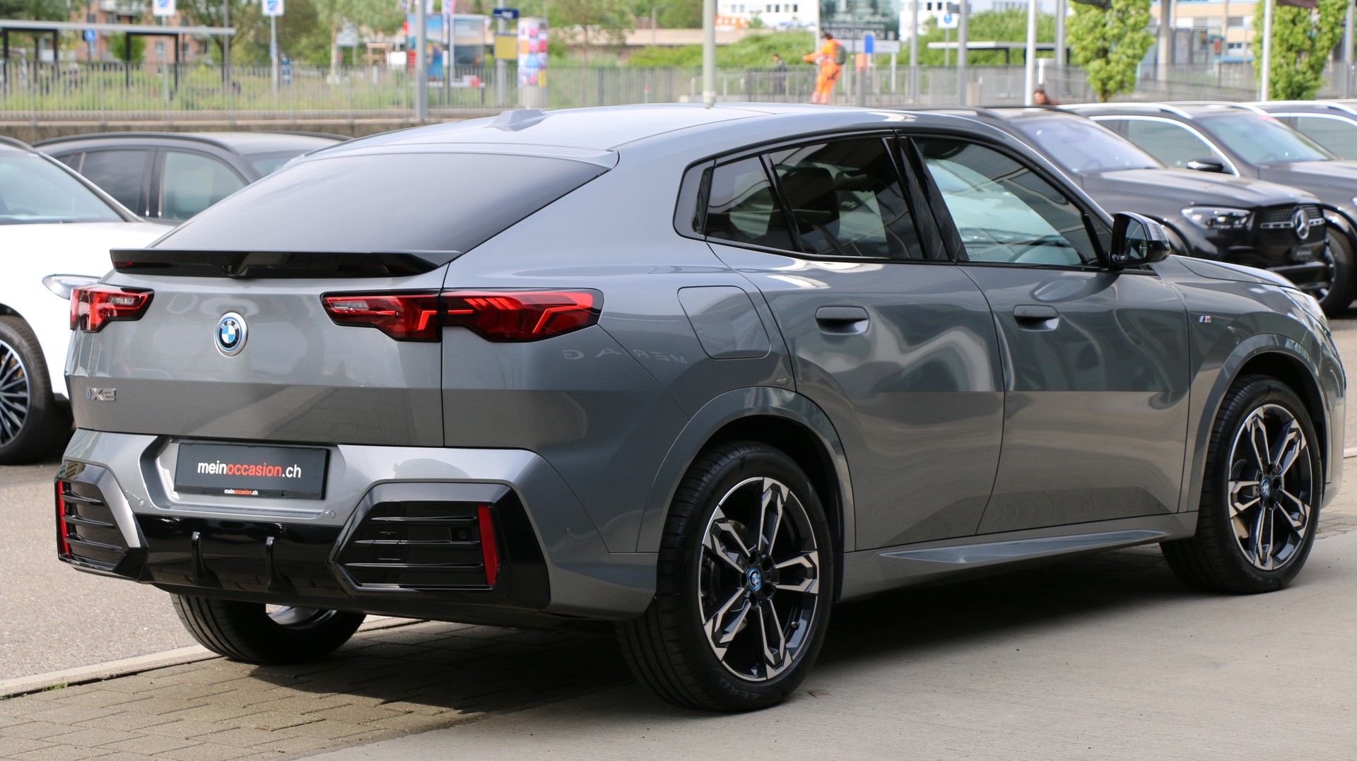 BMW iX2 xDrive 30 M Sport-image-5