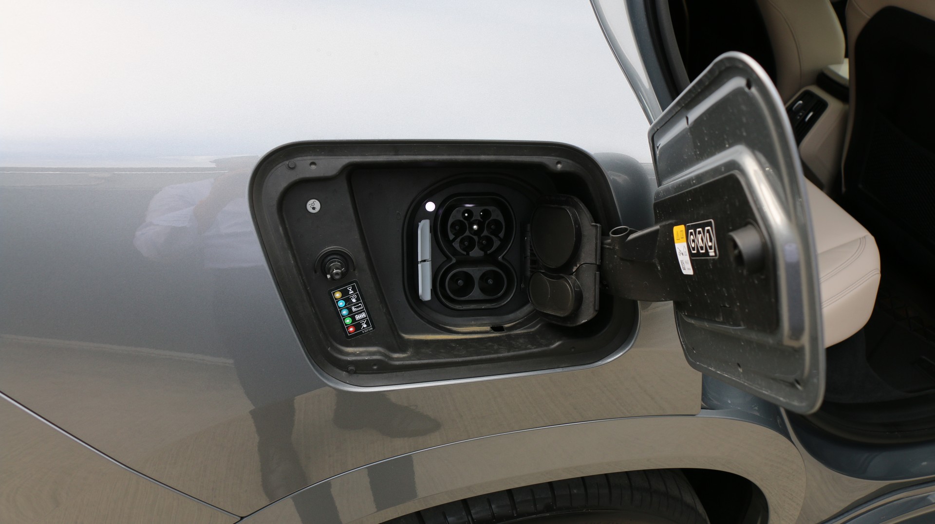 BMW iX2 xDrive 30 M Sport-image-17