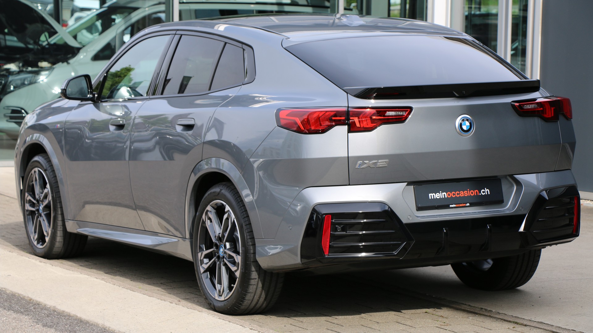 BMW iX2 xDrive 30 M Sport-image-3