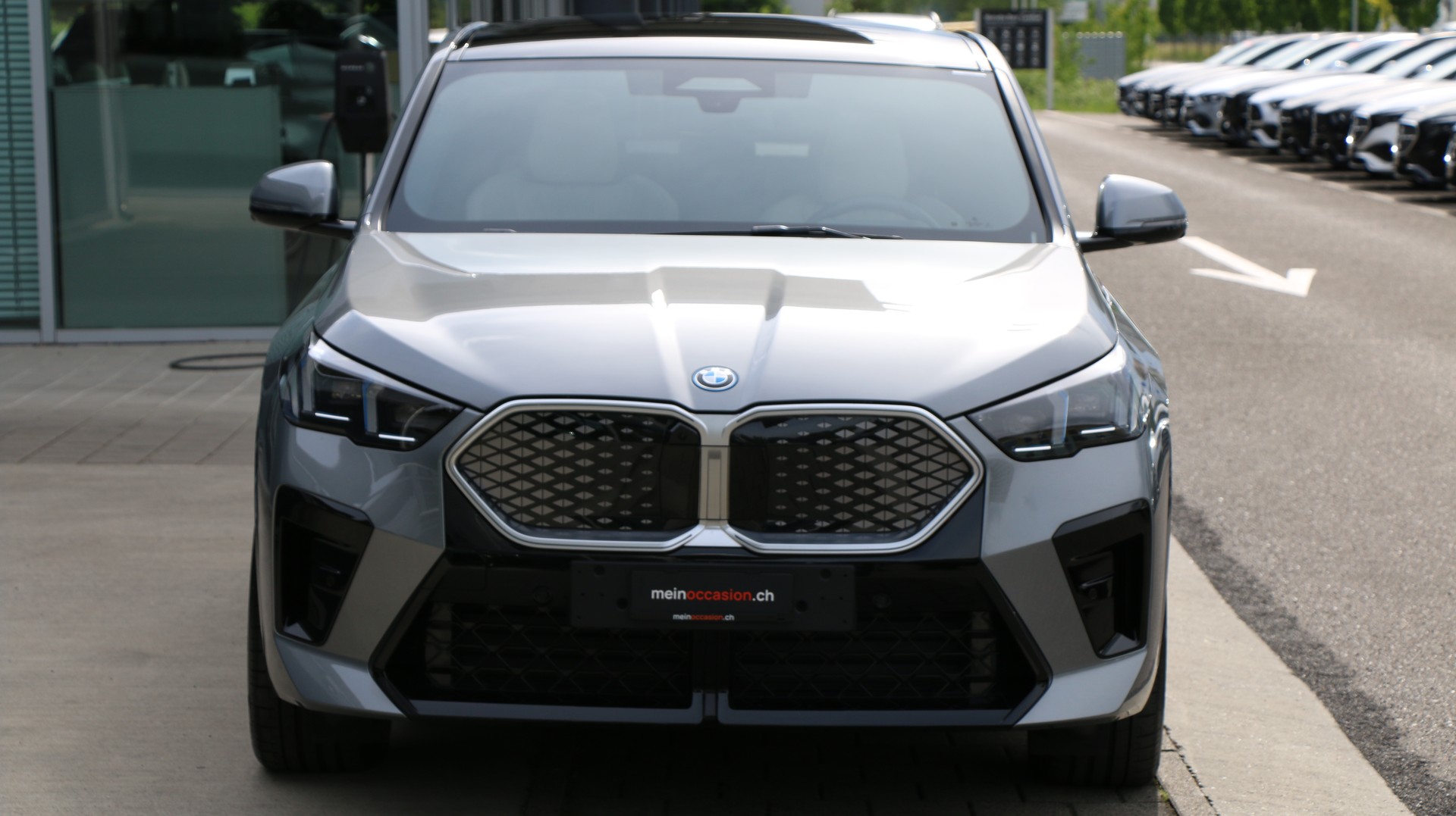 BMW iX2 xDrive 30 M Sport-image-6