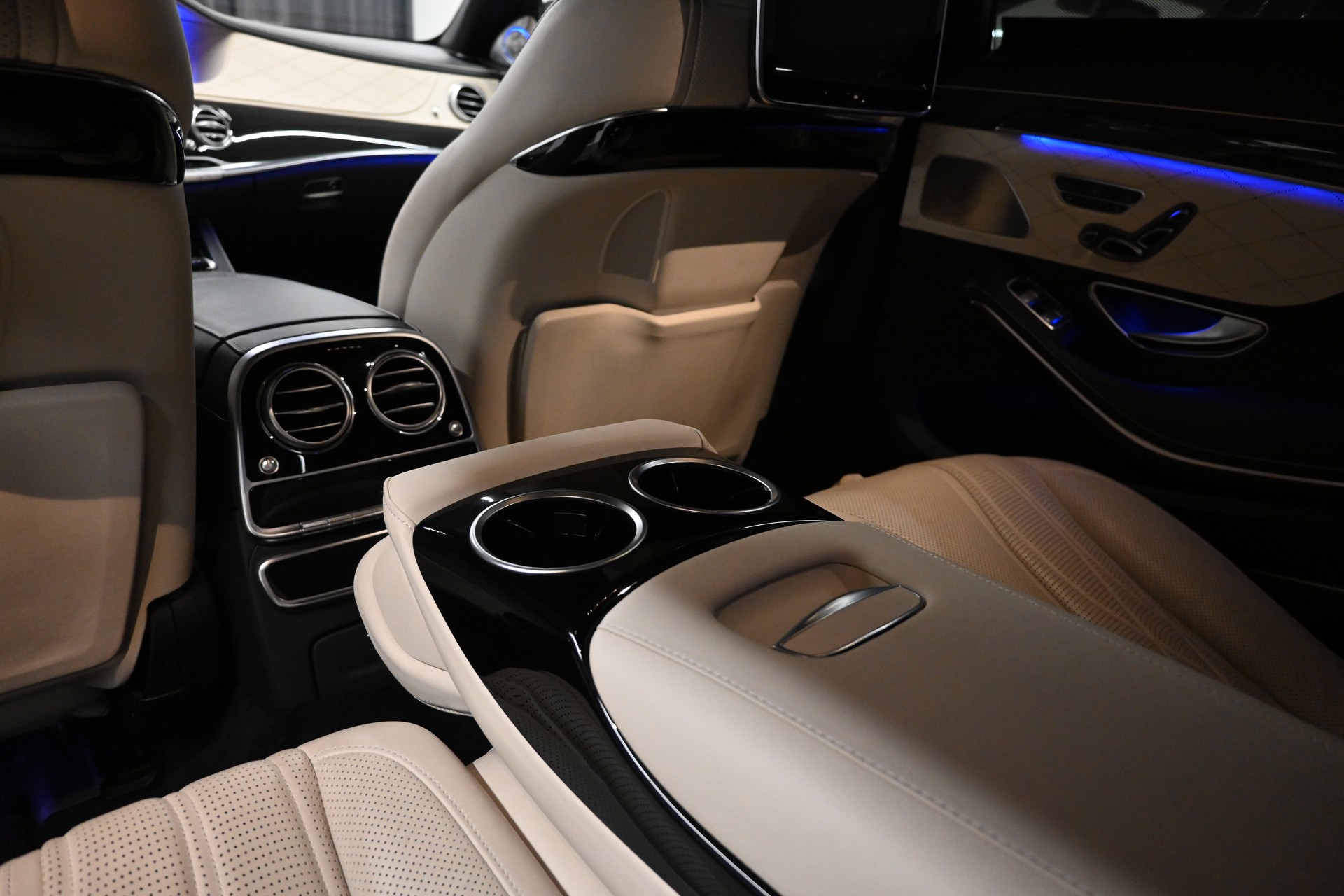 MERCEDES-BENZ S 65 AMG L 7G-Tronic-image-22