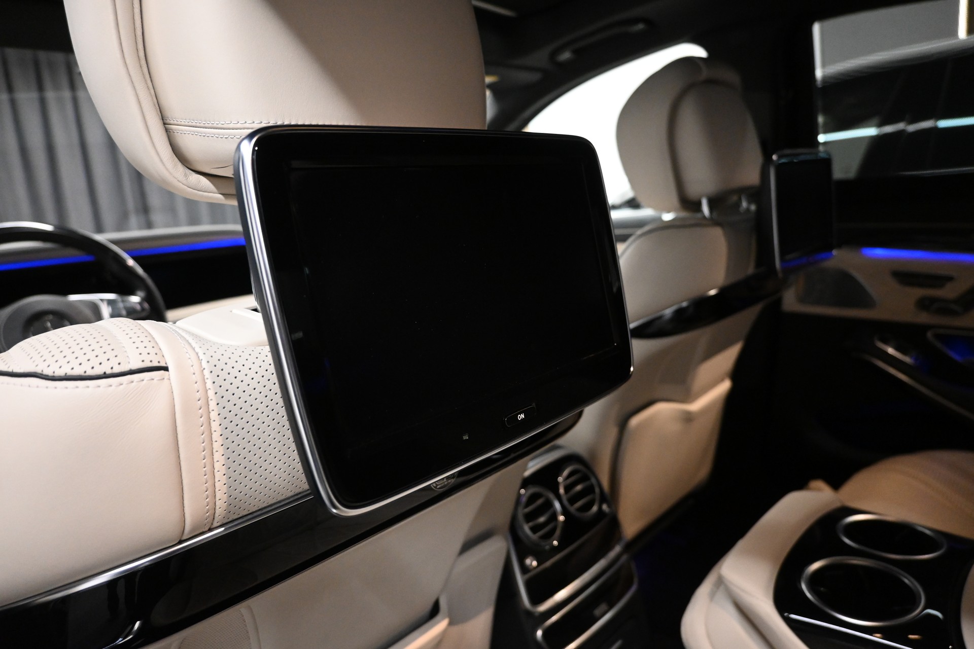 MERCEDES-BENZ S 65 AMG L 7G-Tronic-image-21