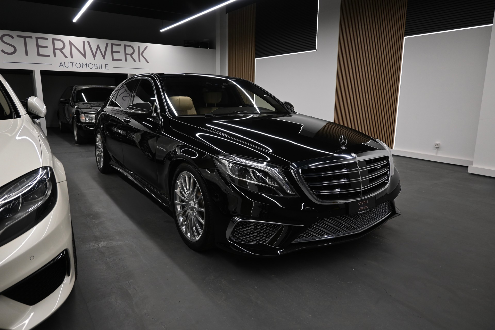 MERCEDES-BENZ S 65 AMG L 7G-Tronic-showroom-element-2