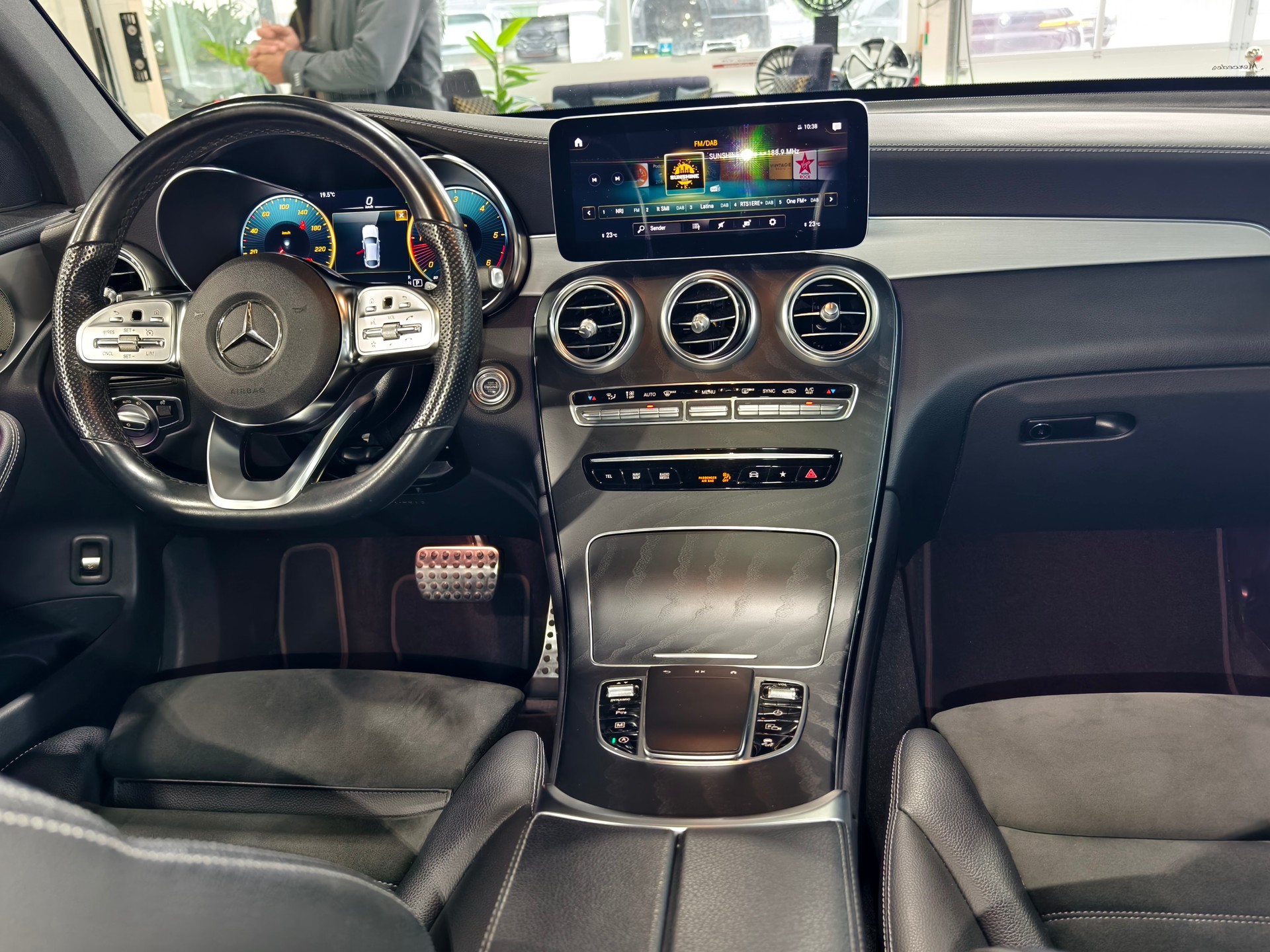 MERCEDES-BENZ GLC 220 d AMG Line 4m Coupé CH FAHRZEUG-image-9