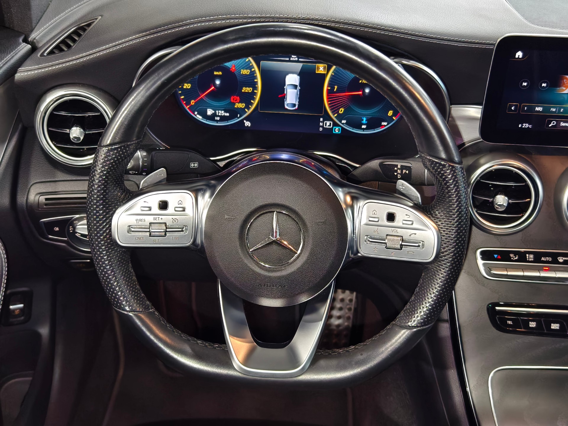MERCEDES-BENZ GLC 220 d AMG Line 4m Coupé CH FAHRZEUG-image-15