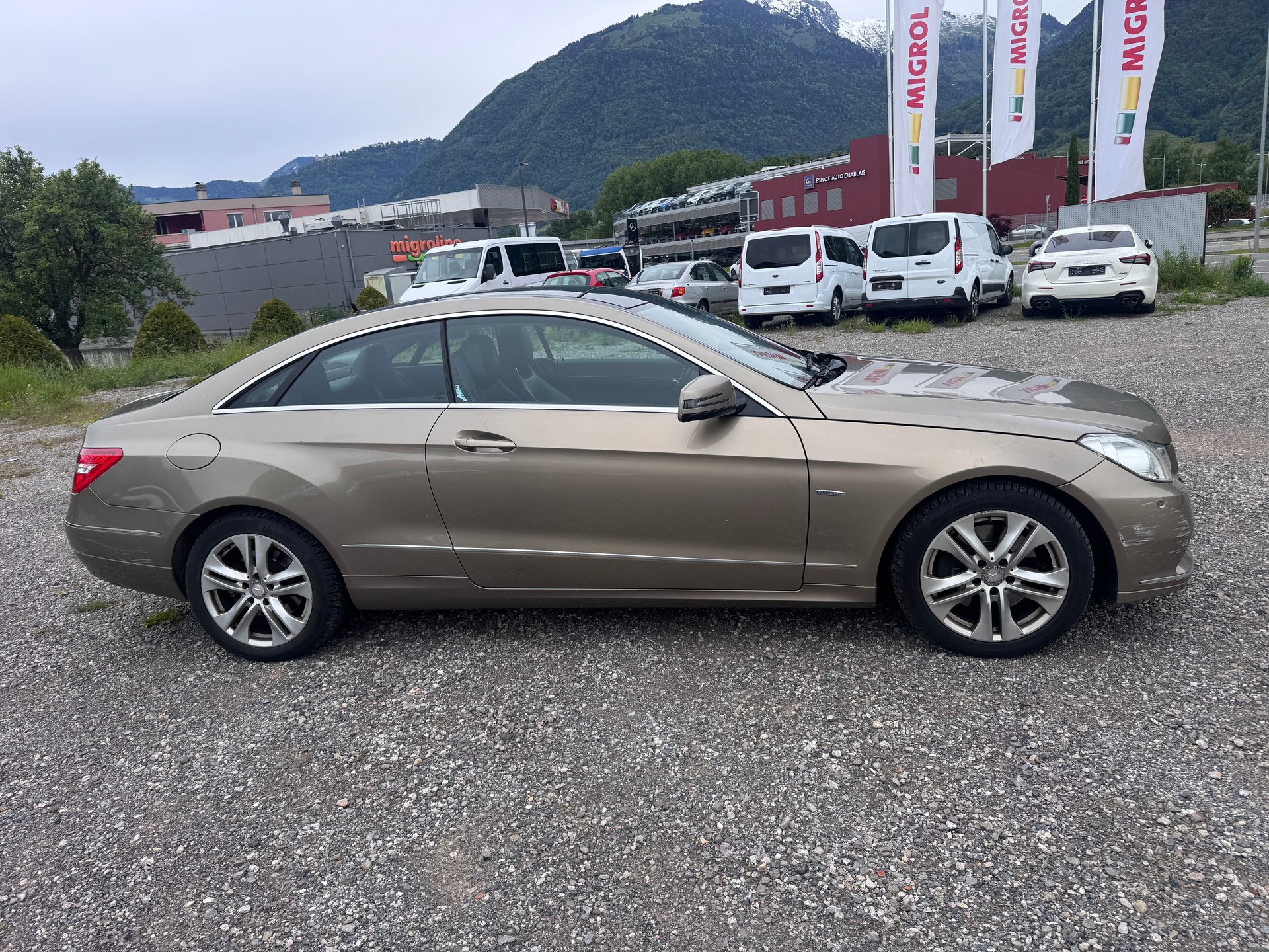 MERCEDES-BENZ E 350 CGI BlueEfficiency 7G-Tronic-image-3