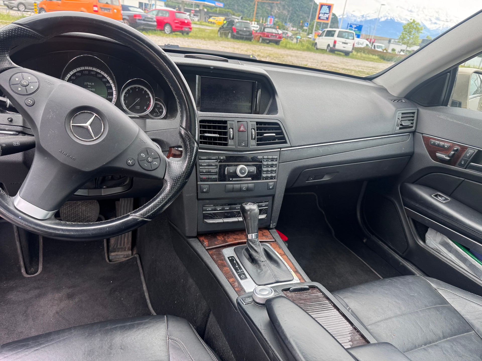 MERCEDES-BENZ E 350 CGI BlueEfficiency 7G-Tronic-image-10