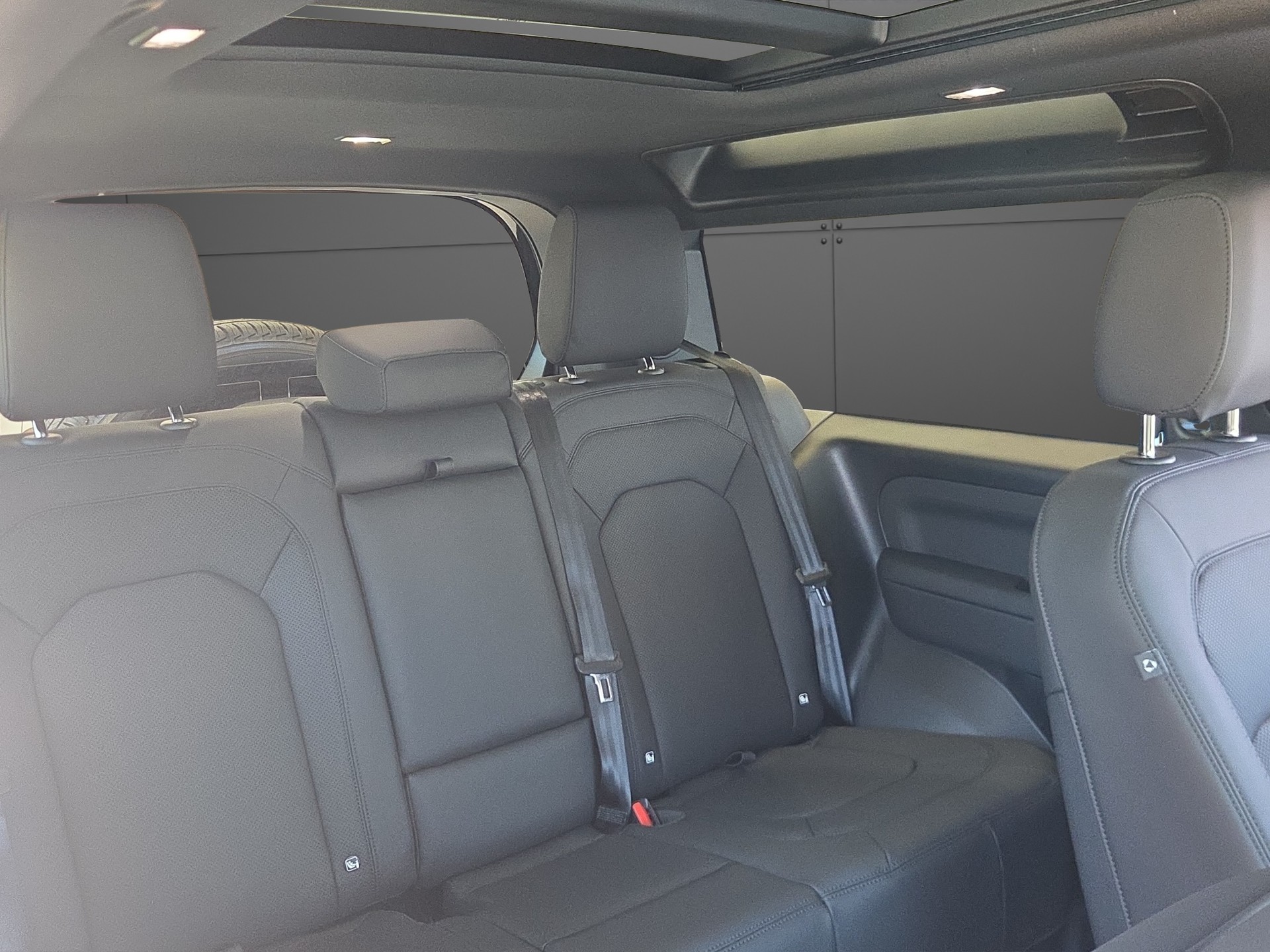 LAND ROVER Defender 90 3.0D I6 250 S AT8-image-8
