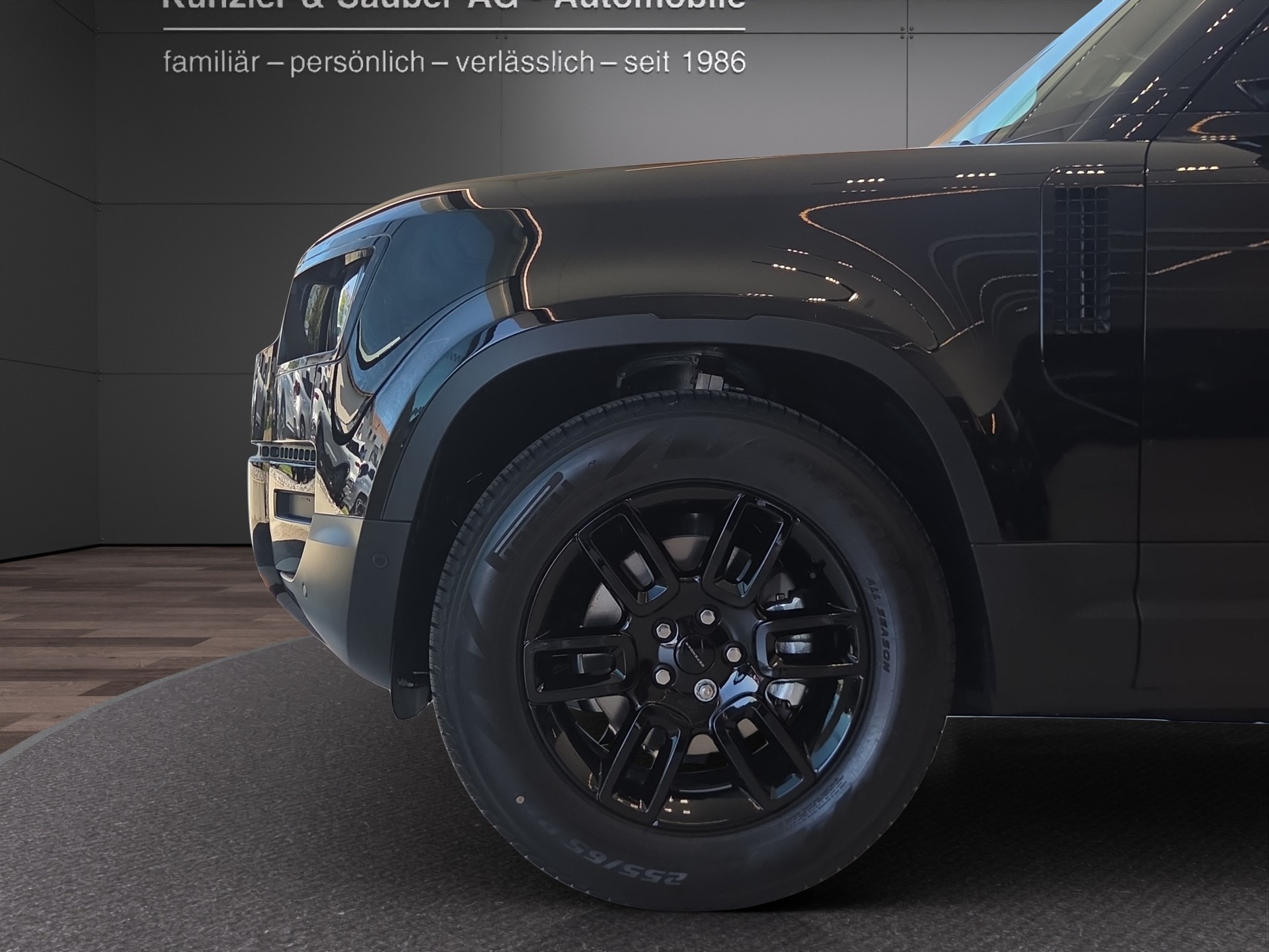 LAND ROVER Defender 90 3.0D I6 250 S AT8-showroom-element-2