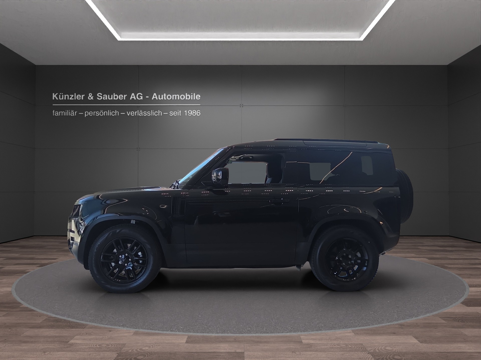 LAND ROVER Defender 90 3.0D I6 250 S AT8-showroom-element-1