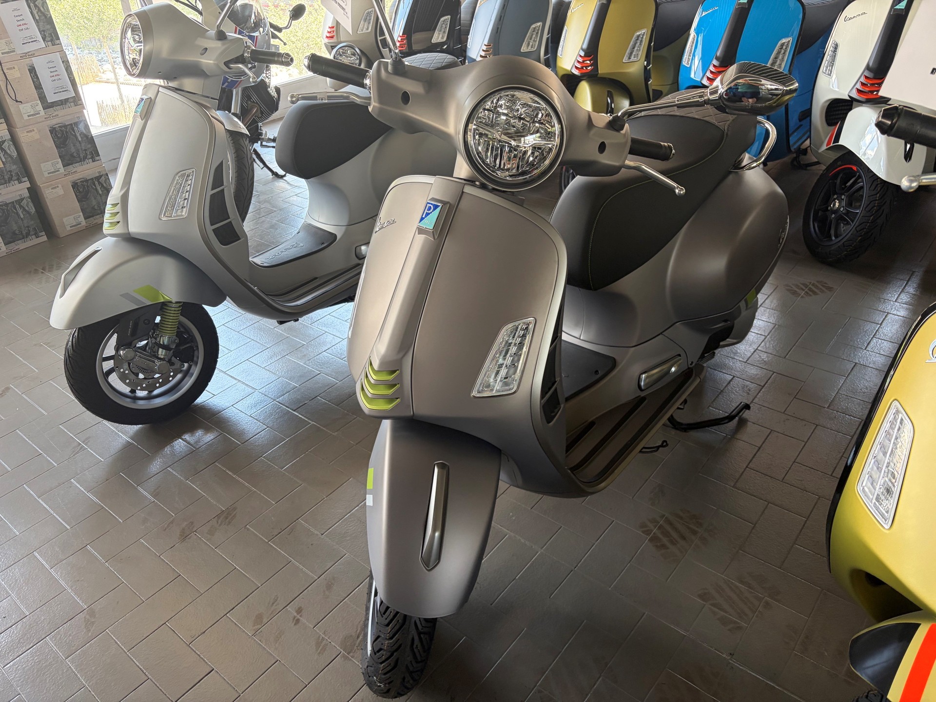 PIAGGIO Vespa GTS 300 Super Tech ABS-image-6