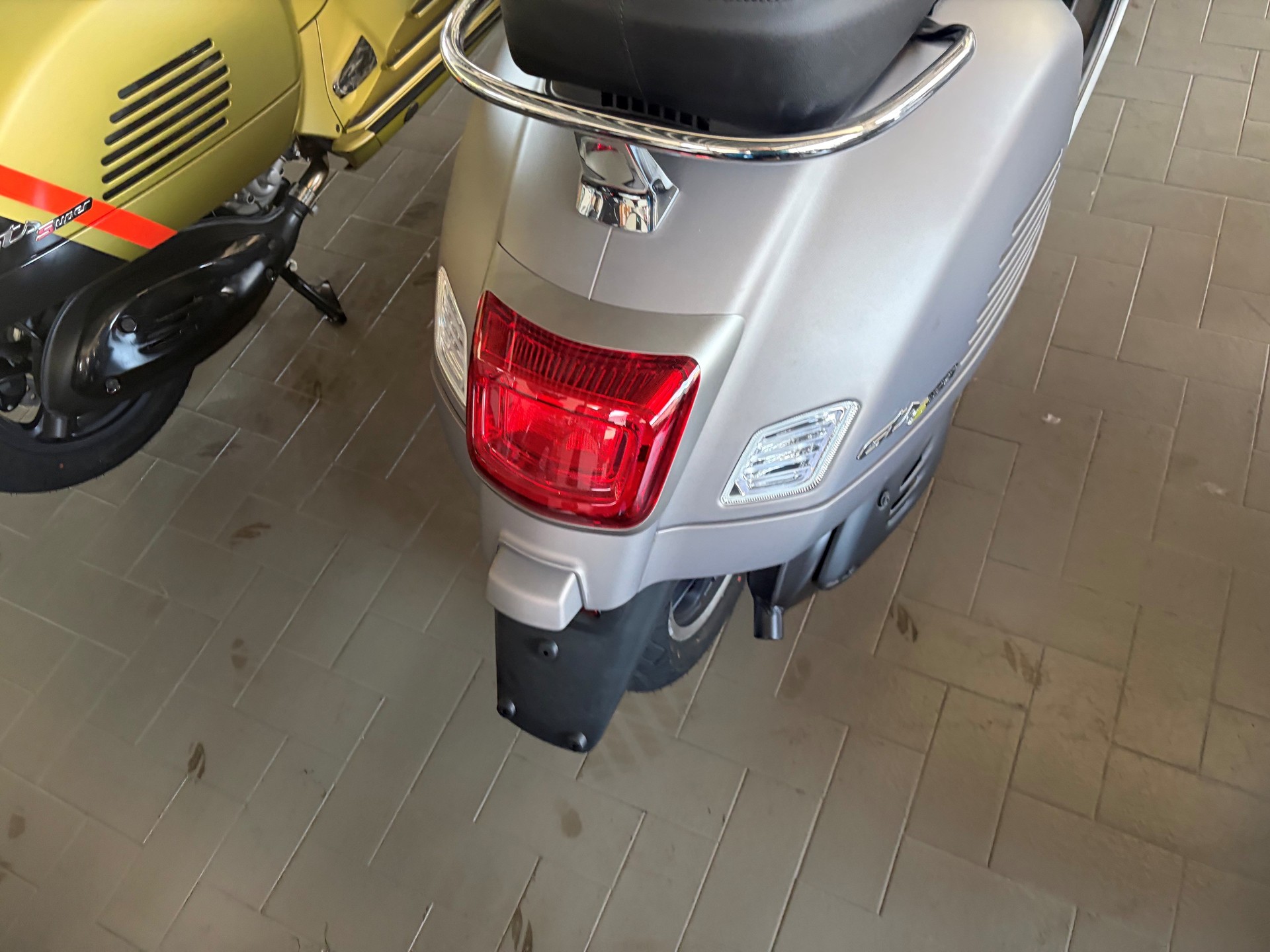 PIAGGIO Vespa GTS 300 Super Tech ABS-image-4