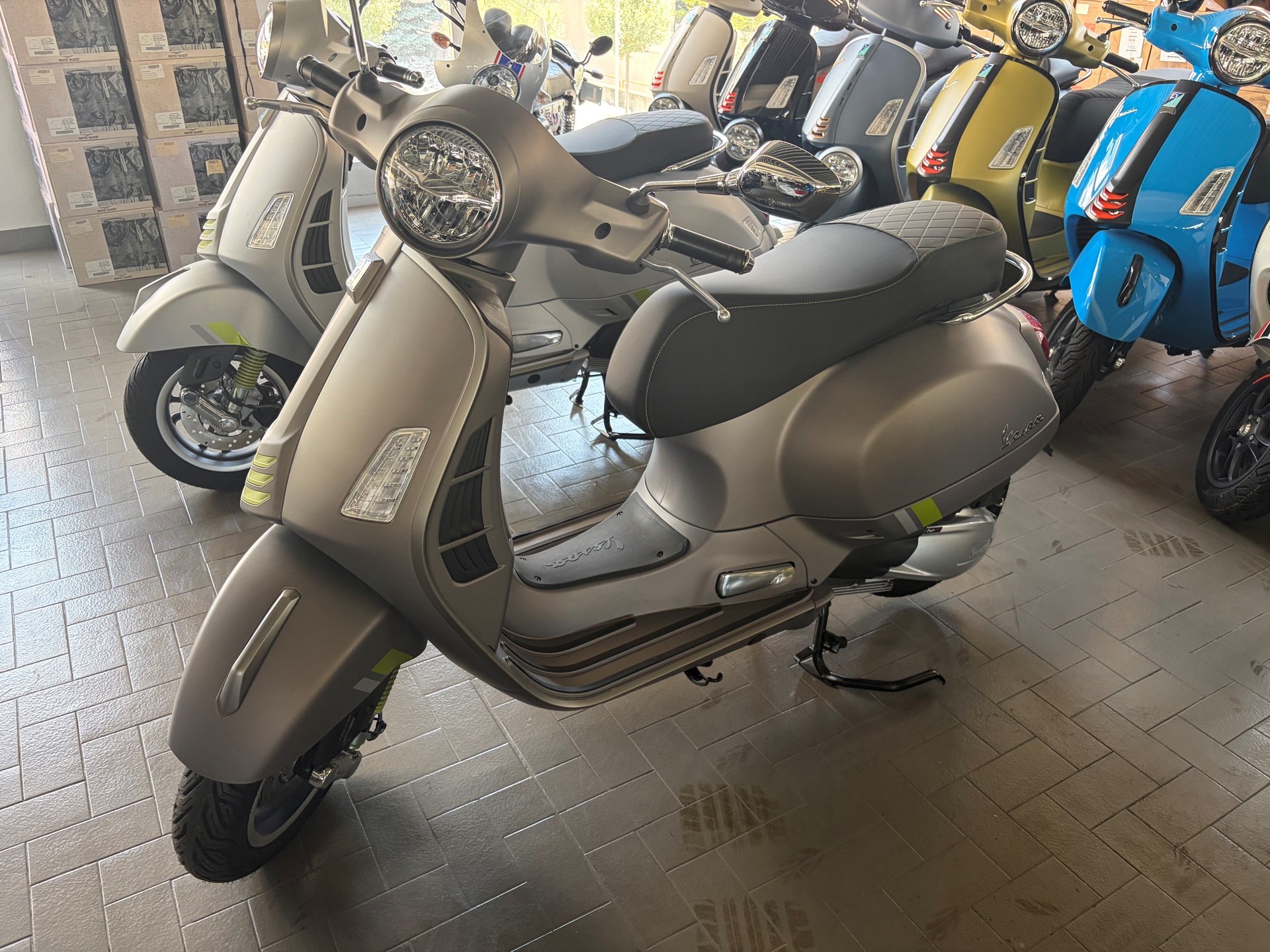 PIAGGIO Vespa GTS 300 Super Tech ABS-showroom-element-2
