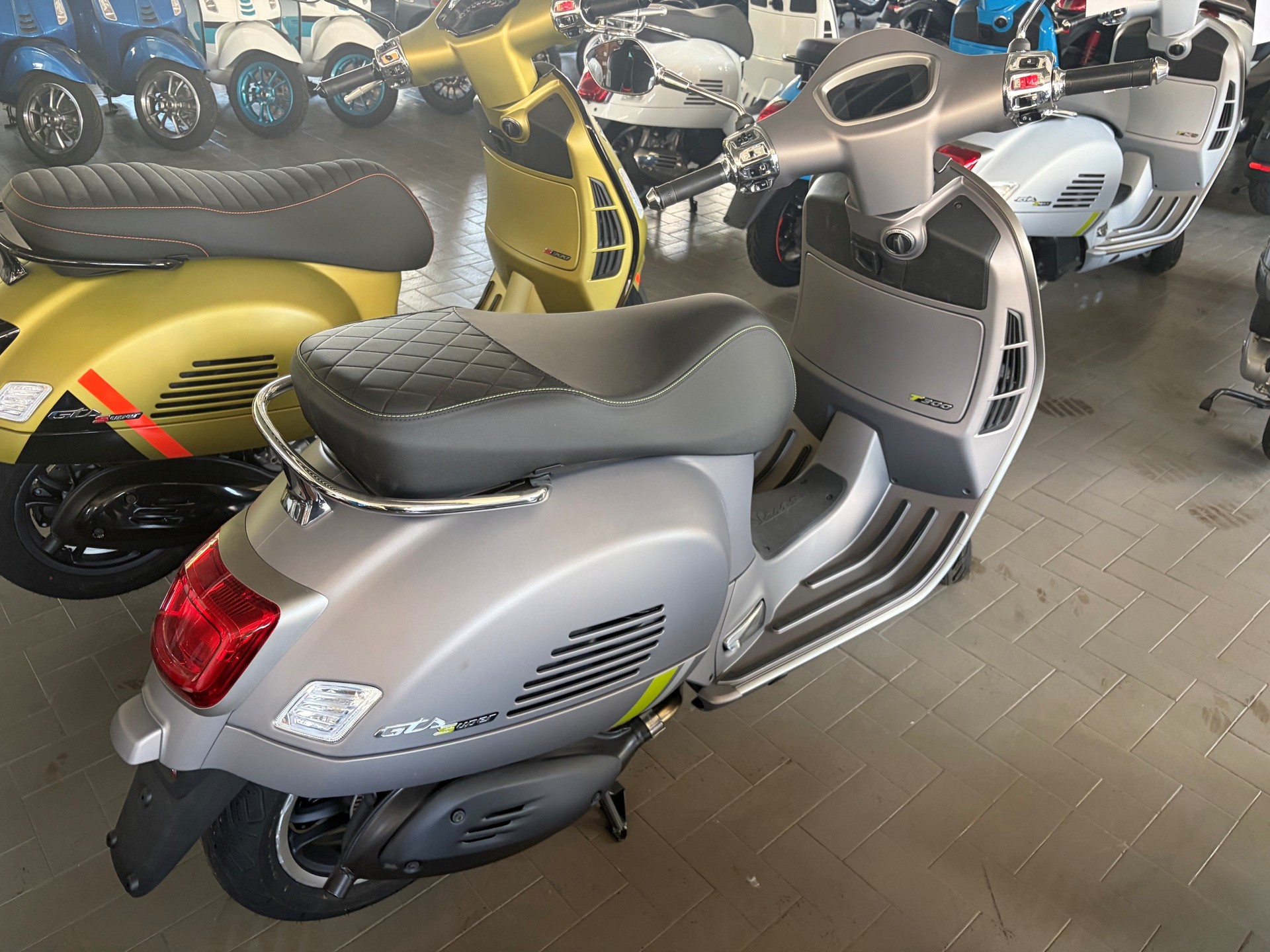 PIAGGIO Vespa GTS 300 Super Tech ABS-showroom-element-3