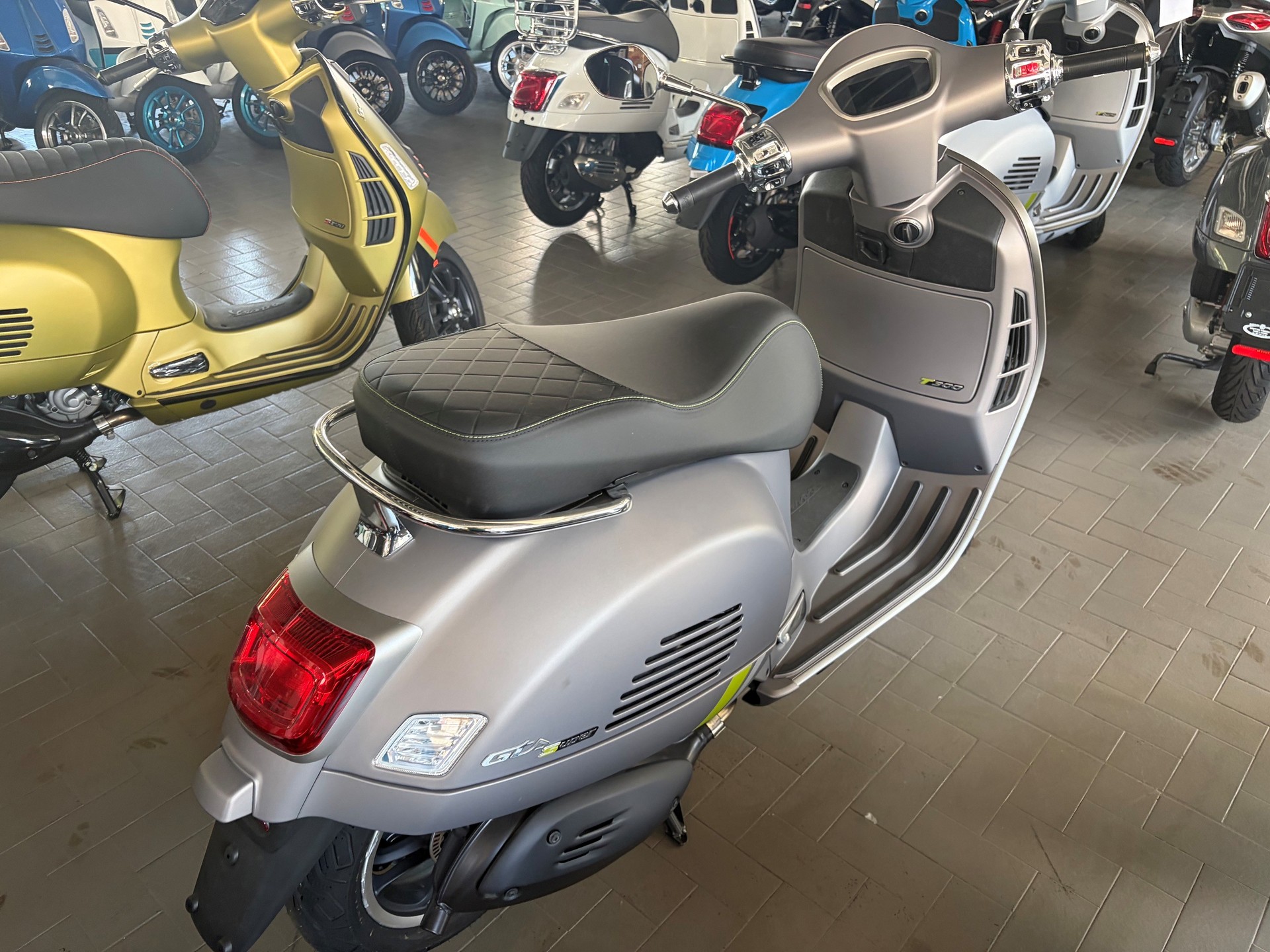 PIAGGIO Vespa GTS 300 Super Tech ABS-showroom-element-1