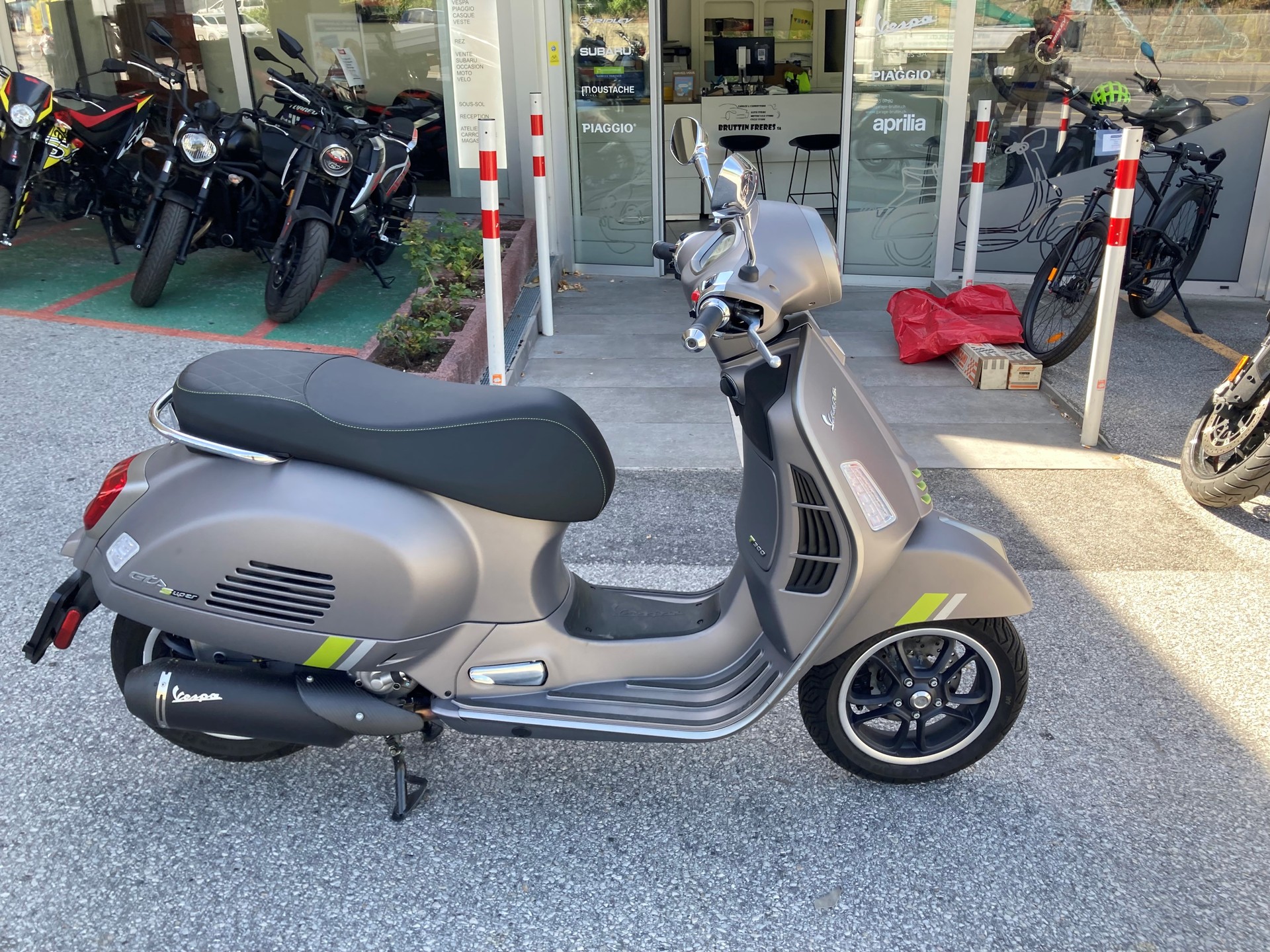 PIAGGIO Vespa GTS 300 Super Tech ABS-image-1