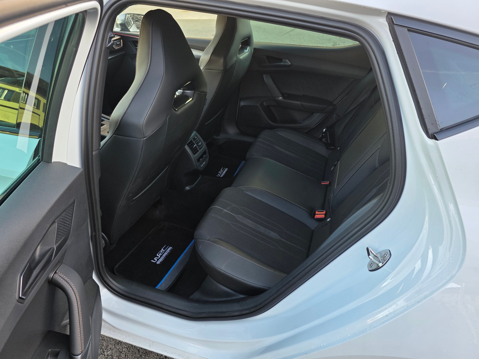 CUPRA LEON ST 1.4 e-HYBRID pHEV Inicio DSG-image-13