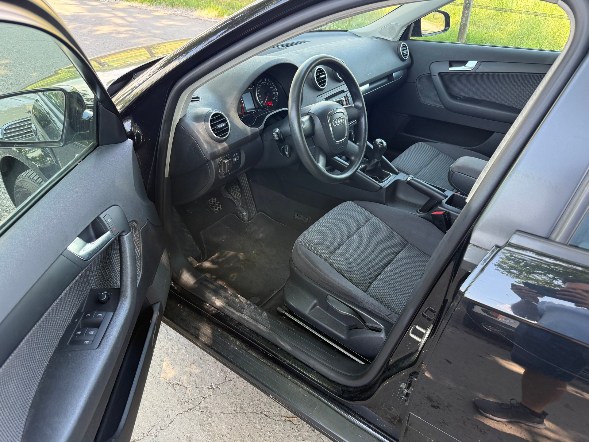 AUDI A3 Sportback 1.8 Turbo FSI Ambition-image-9