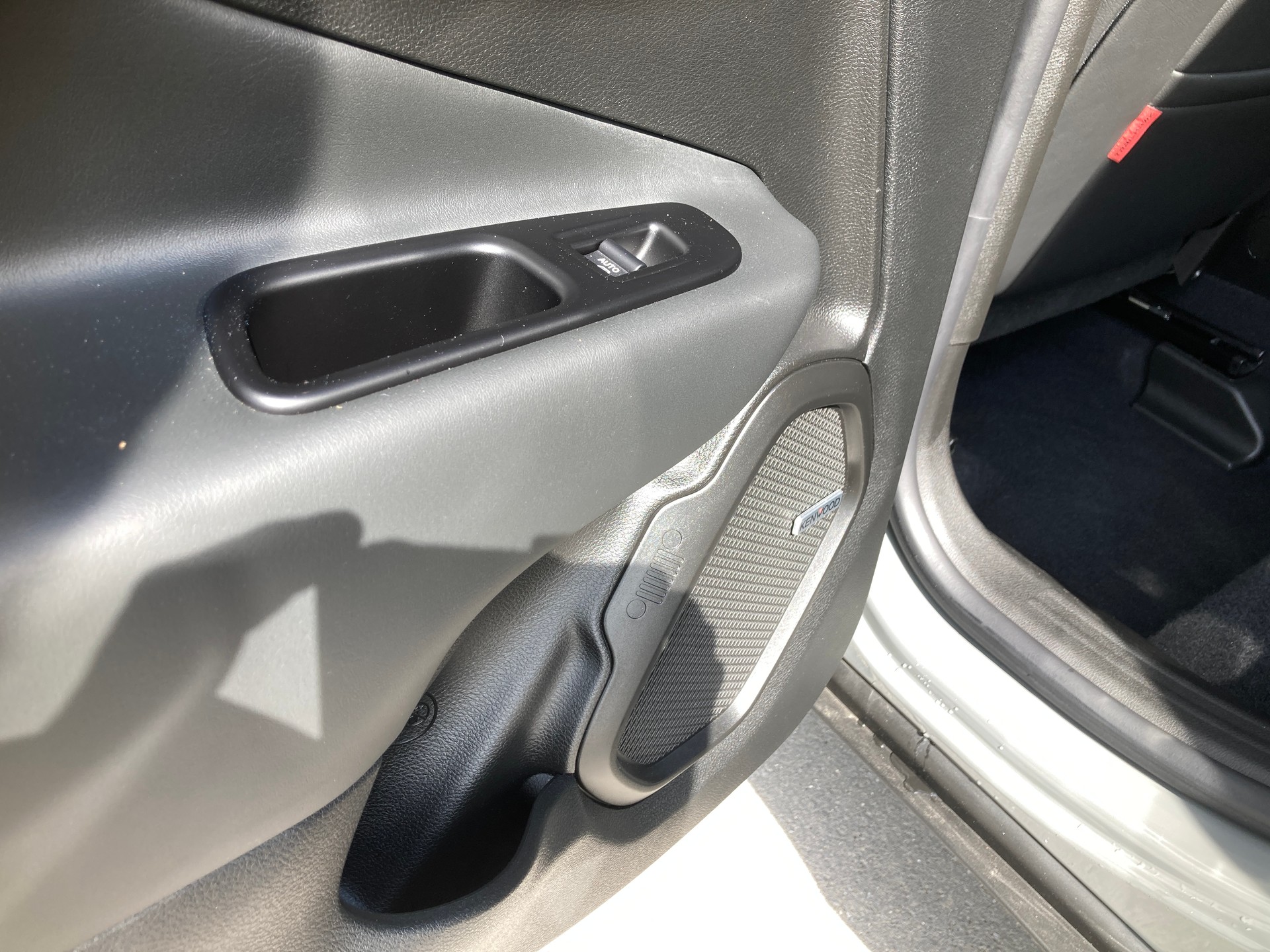 JEEP Renegade 1.3 T PHEV Trailhawk AWD mit Geländeuntersetzung-image-16