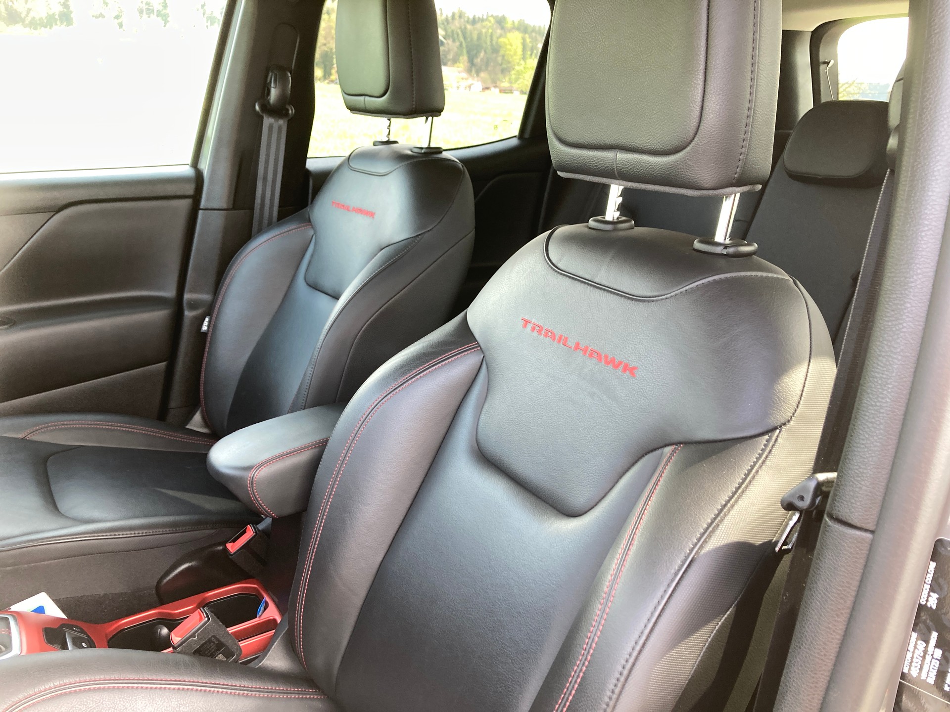 JEEP Renegade 1.3 T PHEV Trailhawk AWD mit Geländeuntersetzung-image-18