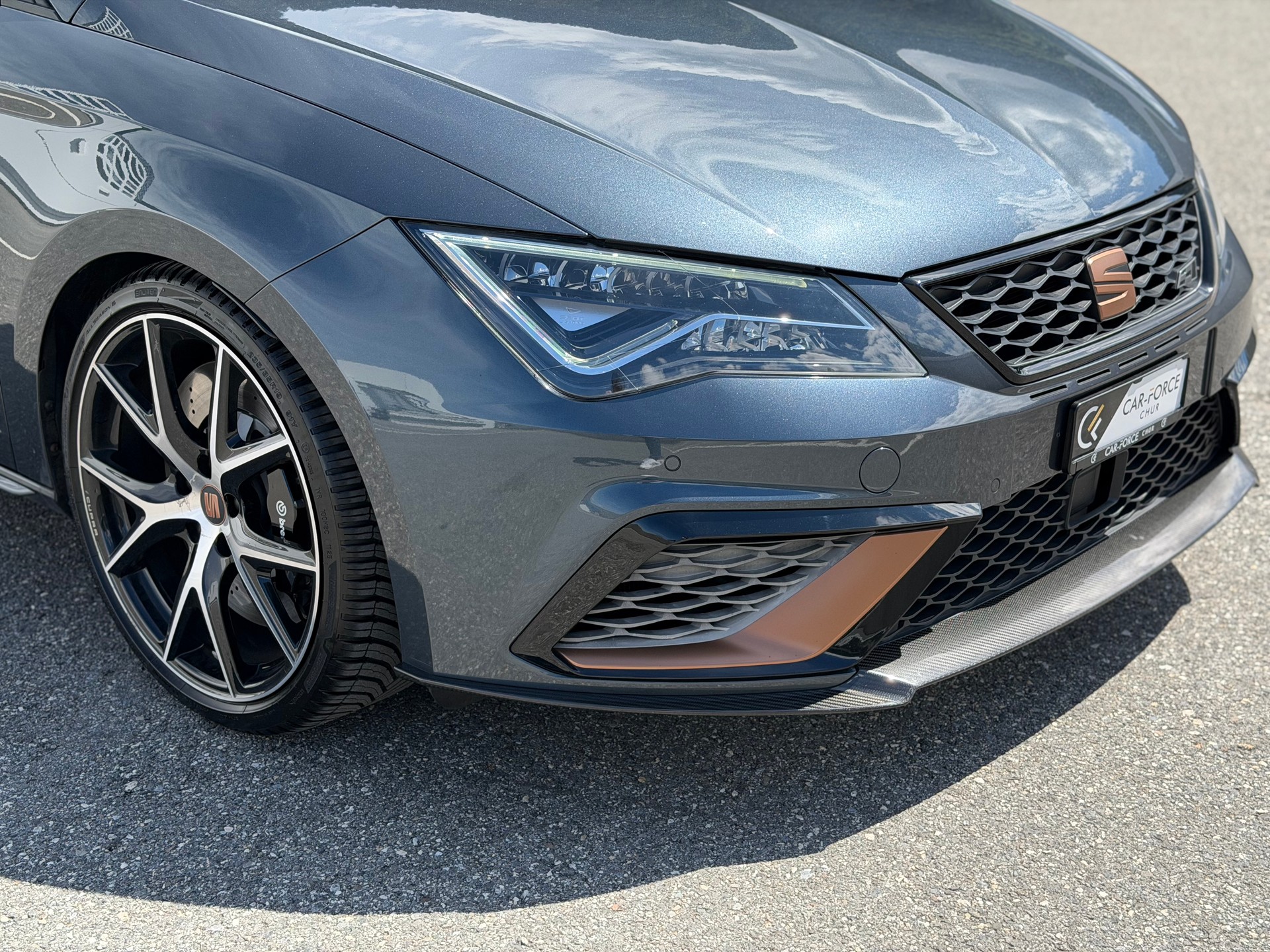SEAT Leon ST 2.0 TSI Cupra R 300 4 Drive DSG Limited 799-image-9