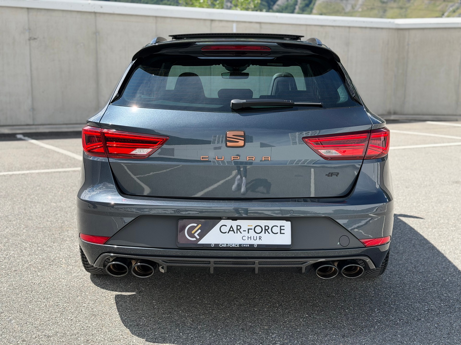 SEAT Leon ST 2.0 TSI Cupra R 300 4 Drive DSG Limited 799-image-4