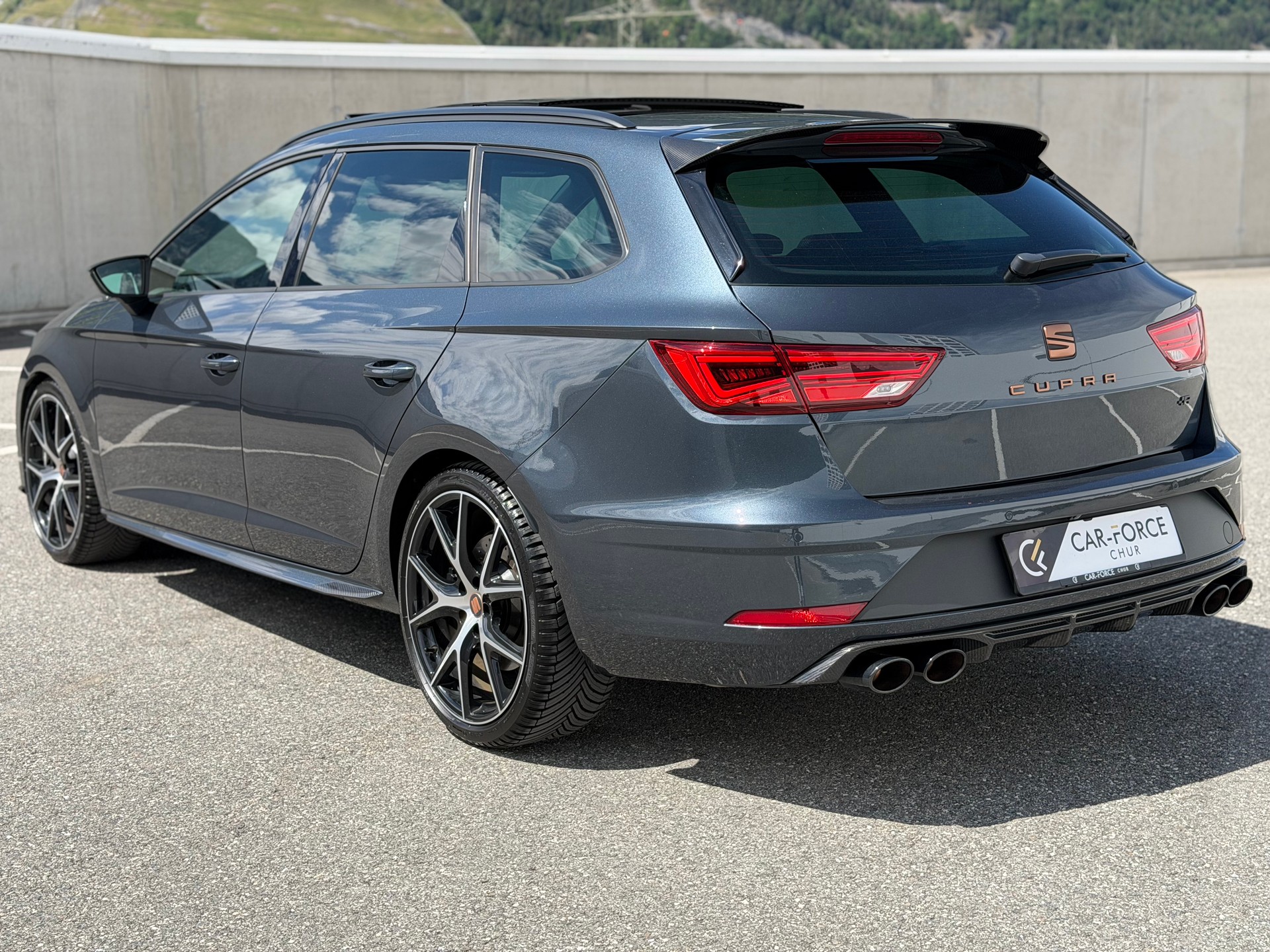 SEAT Leon ST 2.0 TSI Cupra R 300 4 Drive DSG Limited 799-showroom-element-3