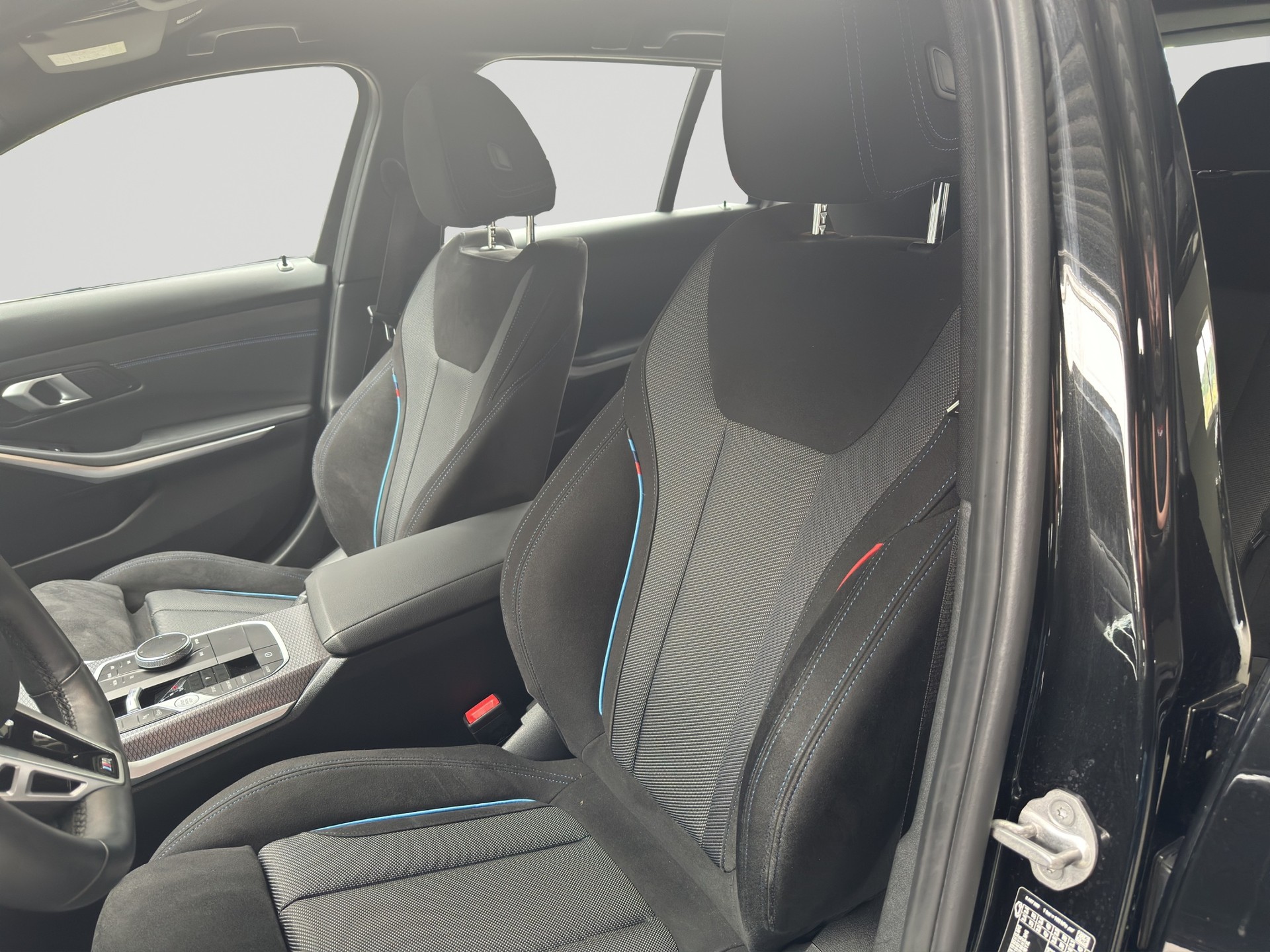 BMW 330i Touring xDrive Steptronic M Sport-image-5