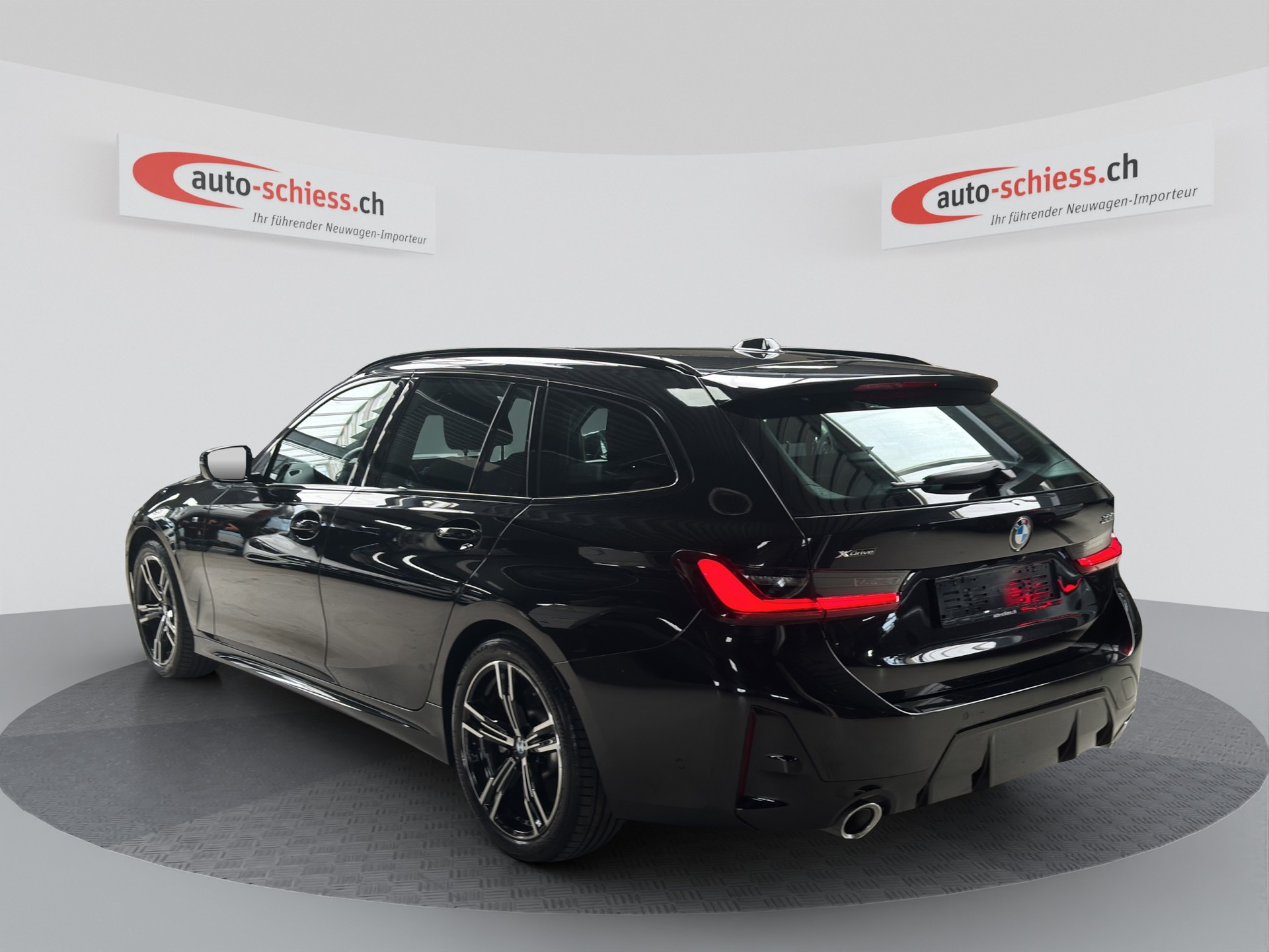 BMW 330i Touring xDrive Steptronic M Sport-image-2