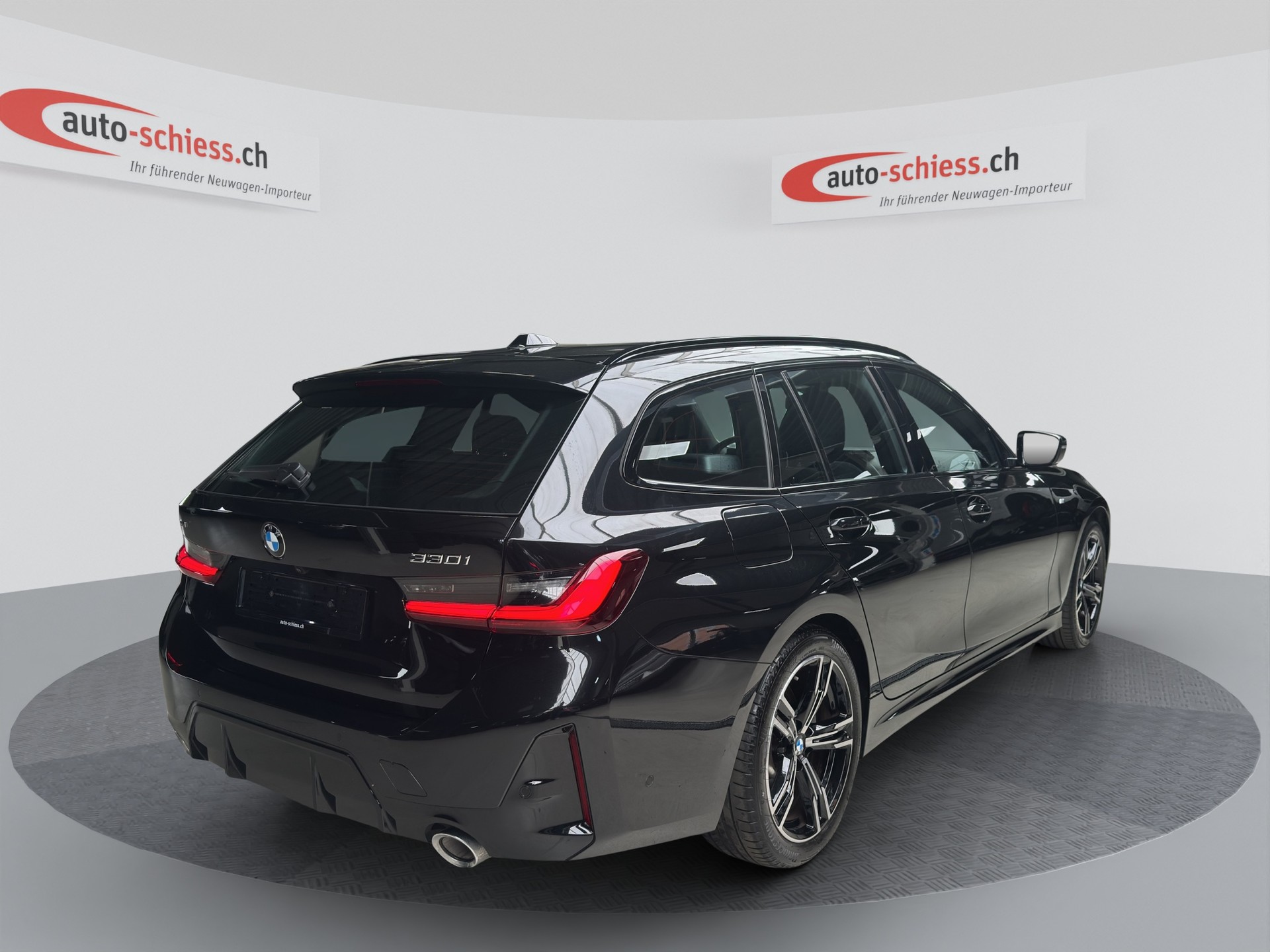 BMW 330i Touring xDrive Steptronic M Sport-image-4