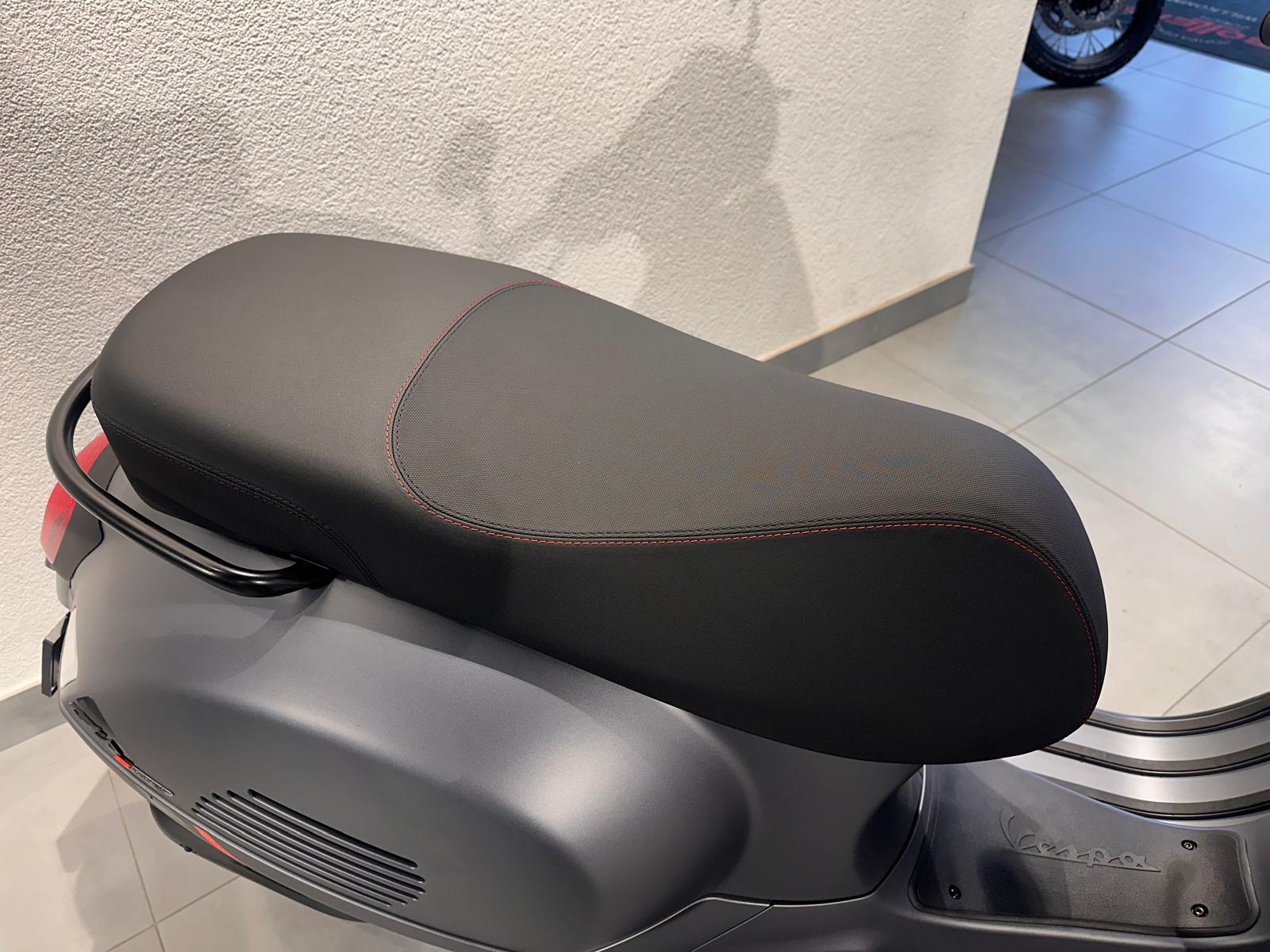 PIAGGIO Vespa GTS 125 Super Sport | Neu | Lenkerendspiegel | Garantie-image-11