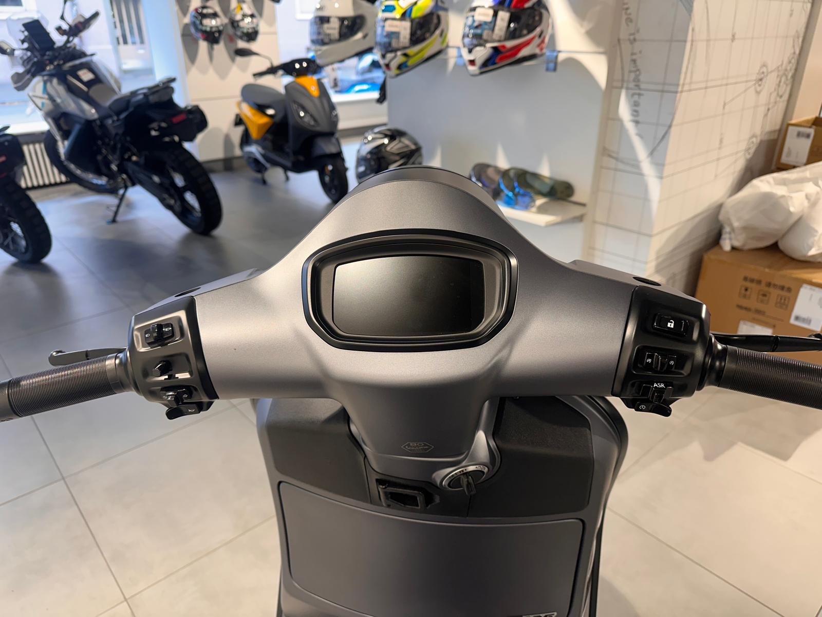 PIAGGIO Vespa GTS 125 Super Sport | Neu | Lenkerendspiegel | Garantie-image-8