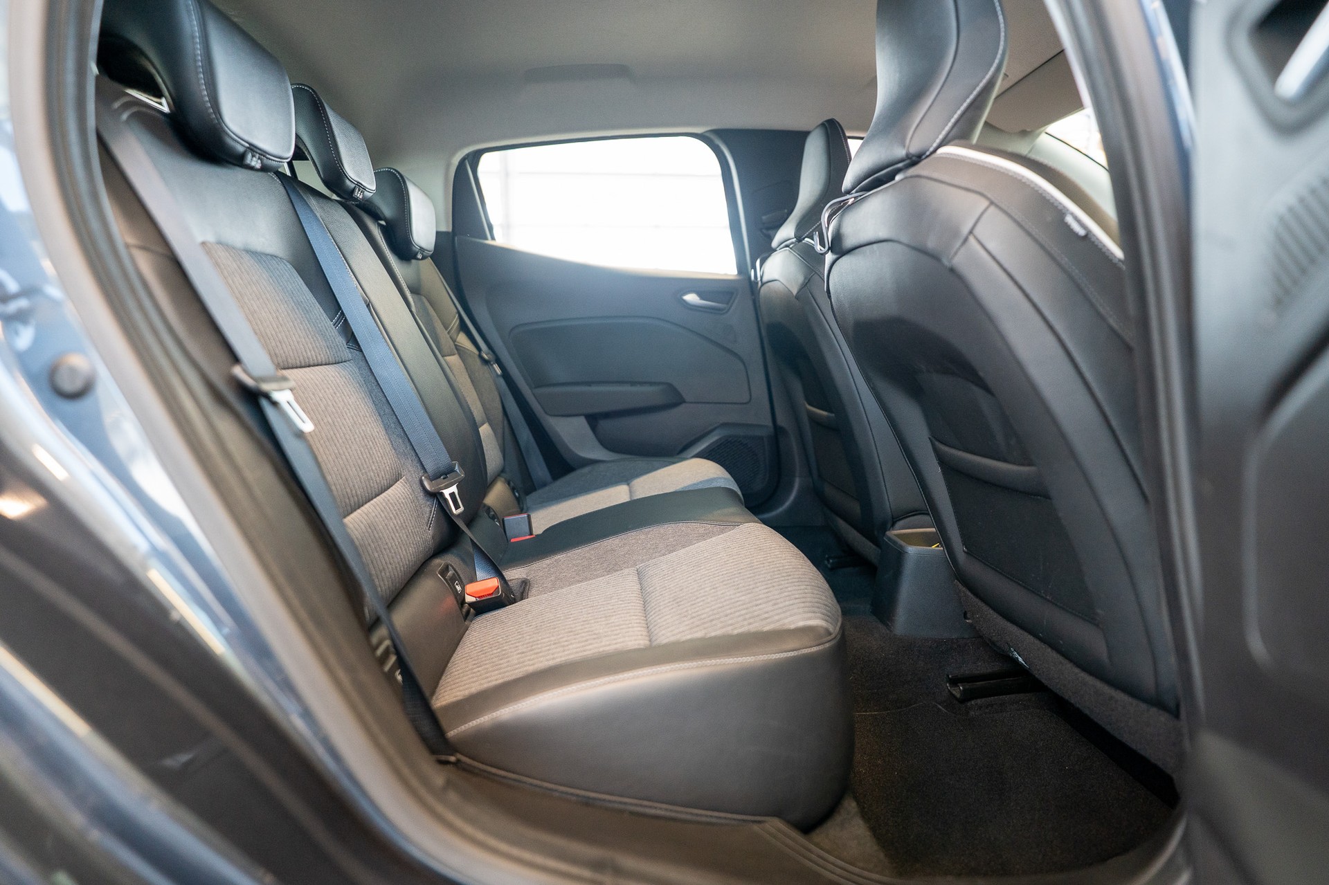 RENAULT Clio 1.0 TCe evolution / CH-Fahrzeug / Rückfahrkamera / Tempomat-image-12