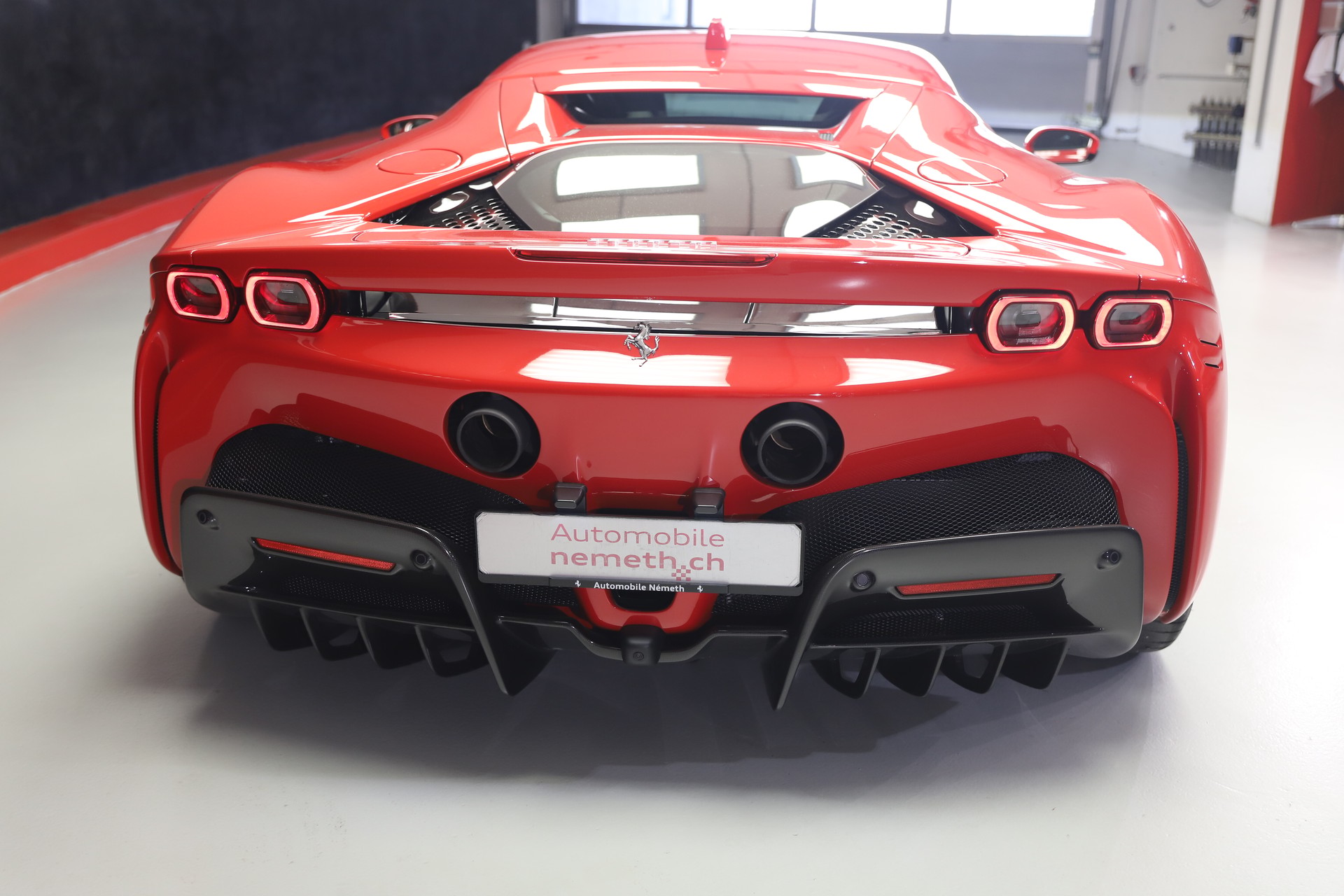 FERRARI SF90 Stradale-showroom-element-2