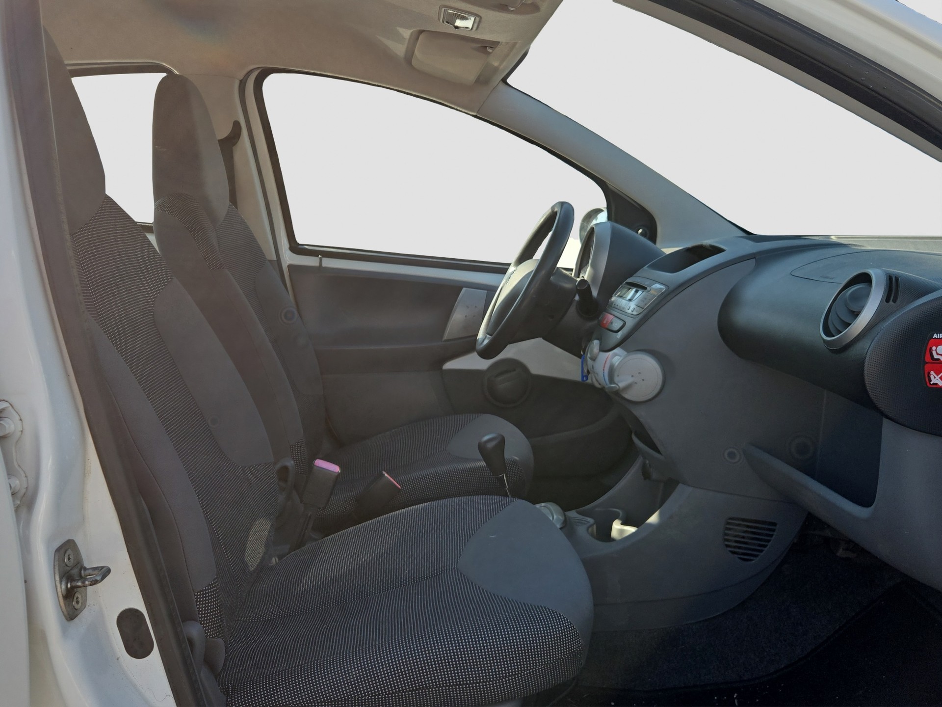 PEUGEOT 107 1.0 Trendy-image-14