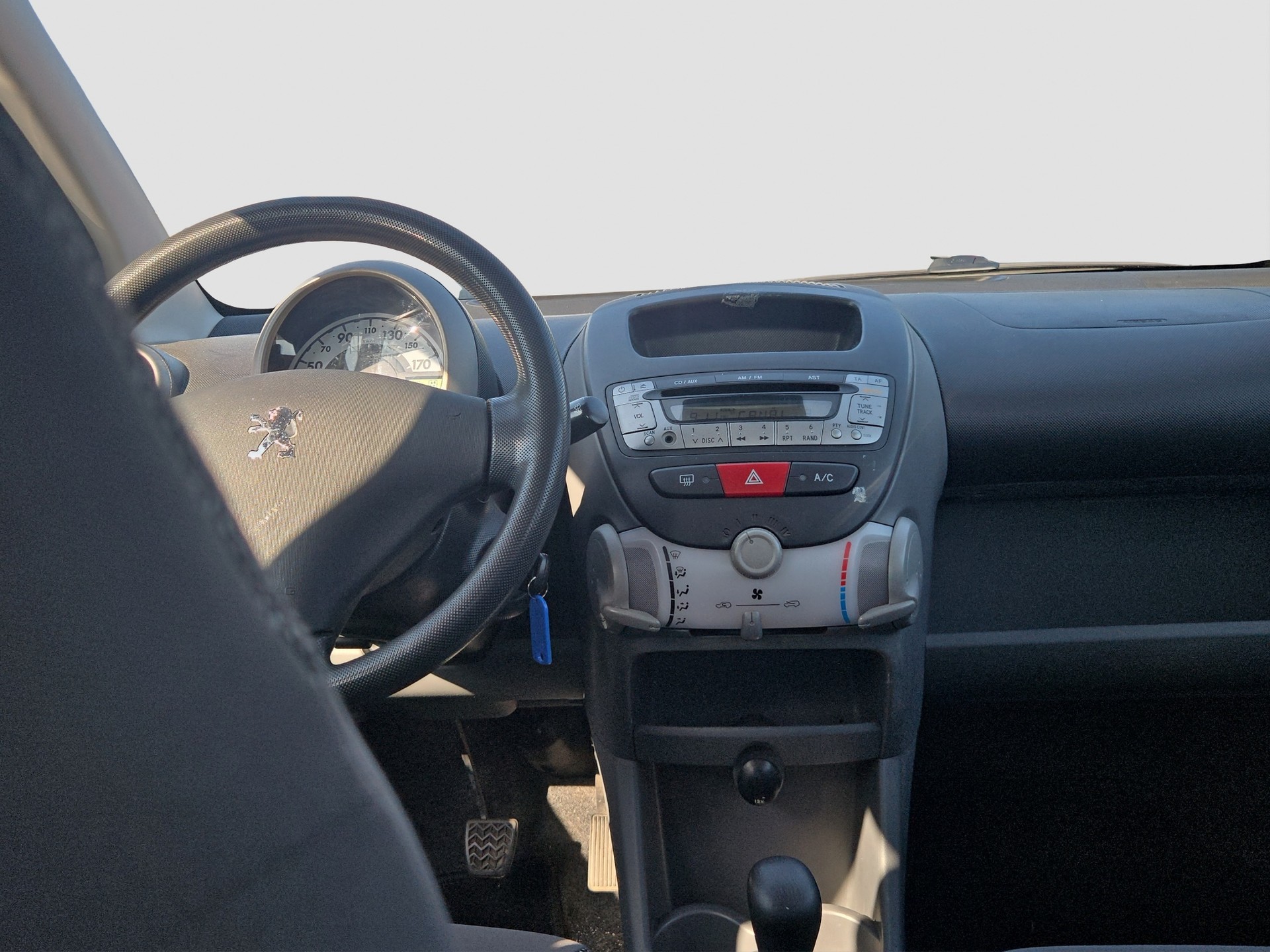 PEUGEOT 107 1.0 Trendy-image-15