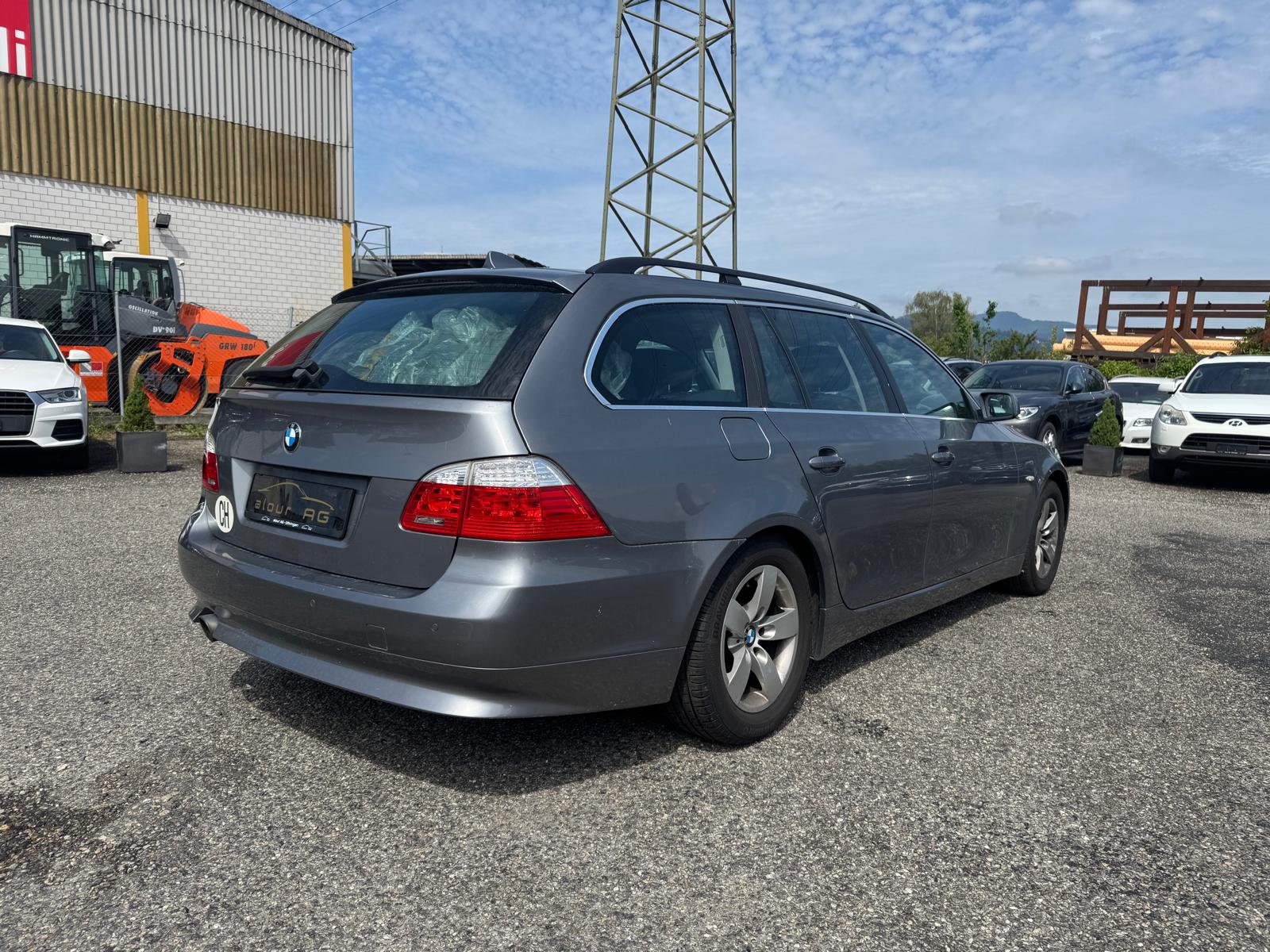 BMW 520i Touring-image-4